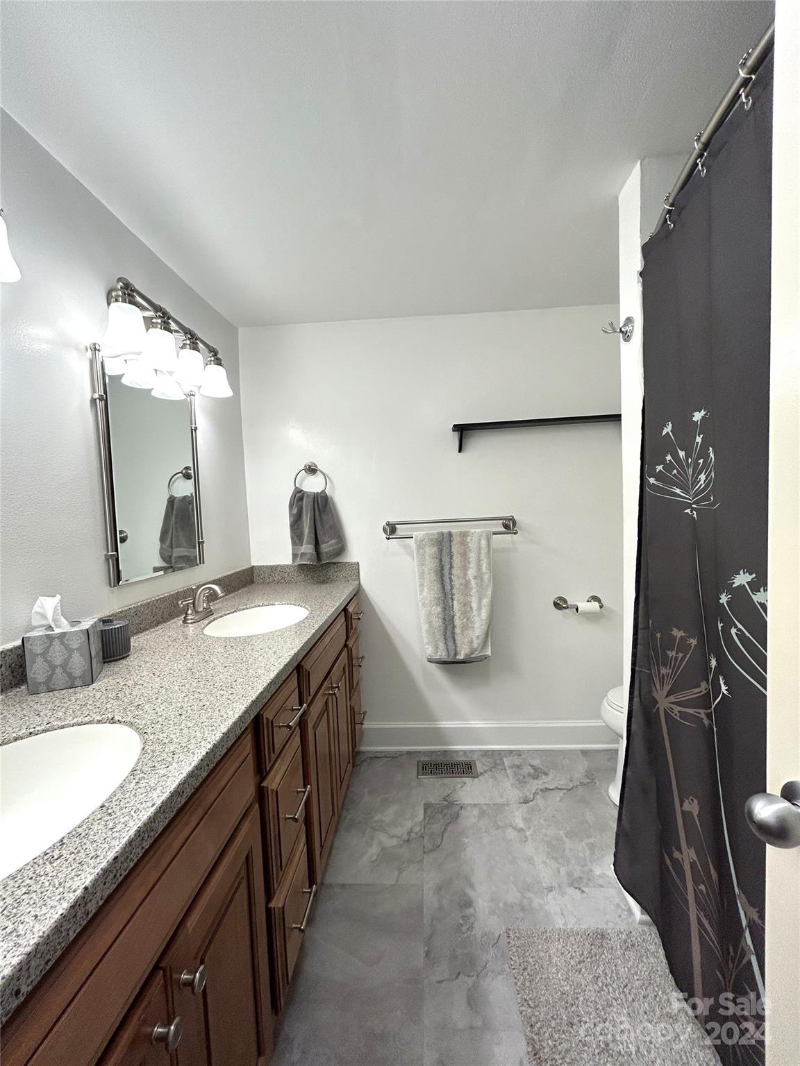 4821 Glen Hollow Lane NE