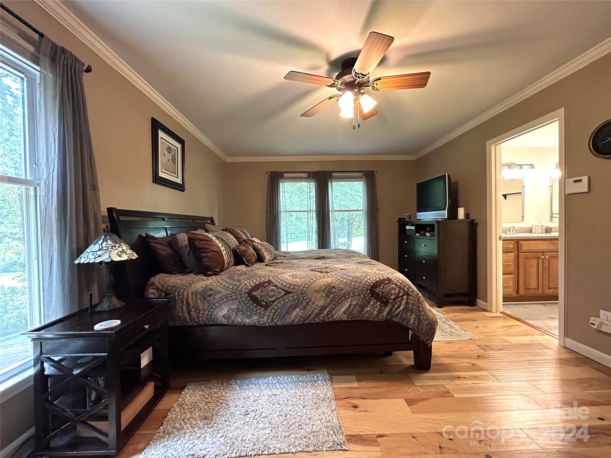 4821 Glen Hollow Lane NE