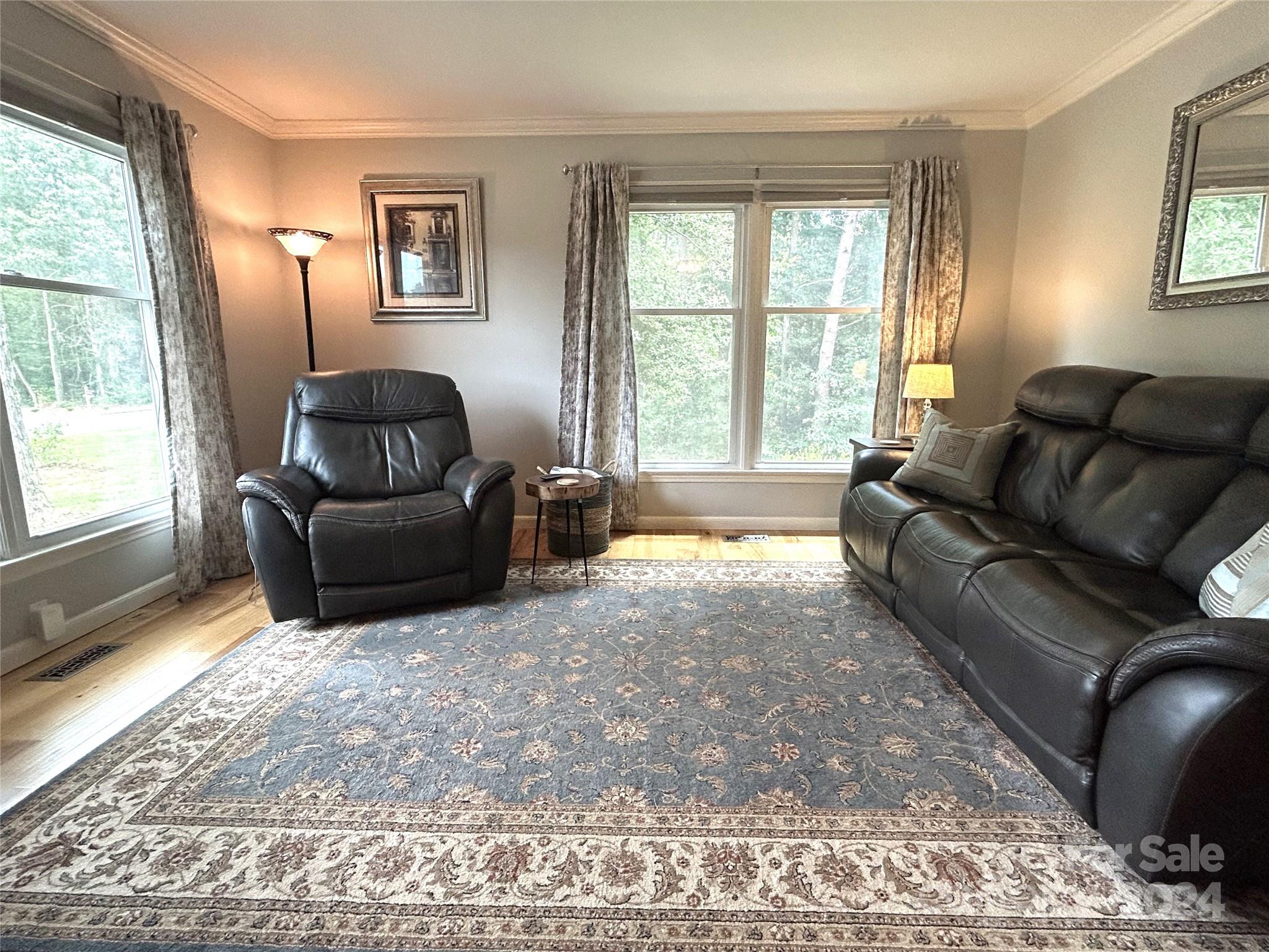 4821 Glen Hollow Lane NE