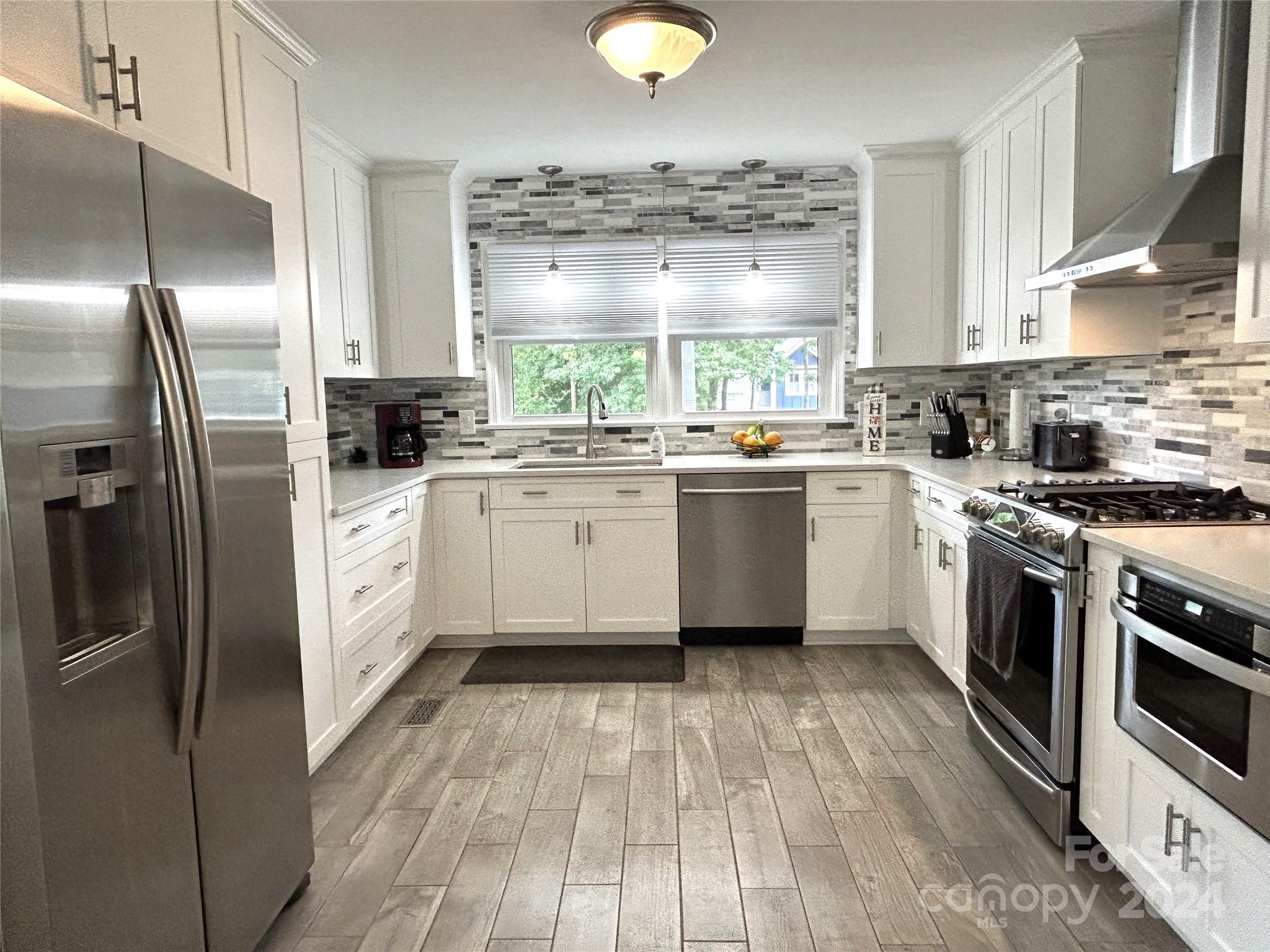 4821 Glen Hollow Lane NE