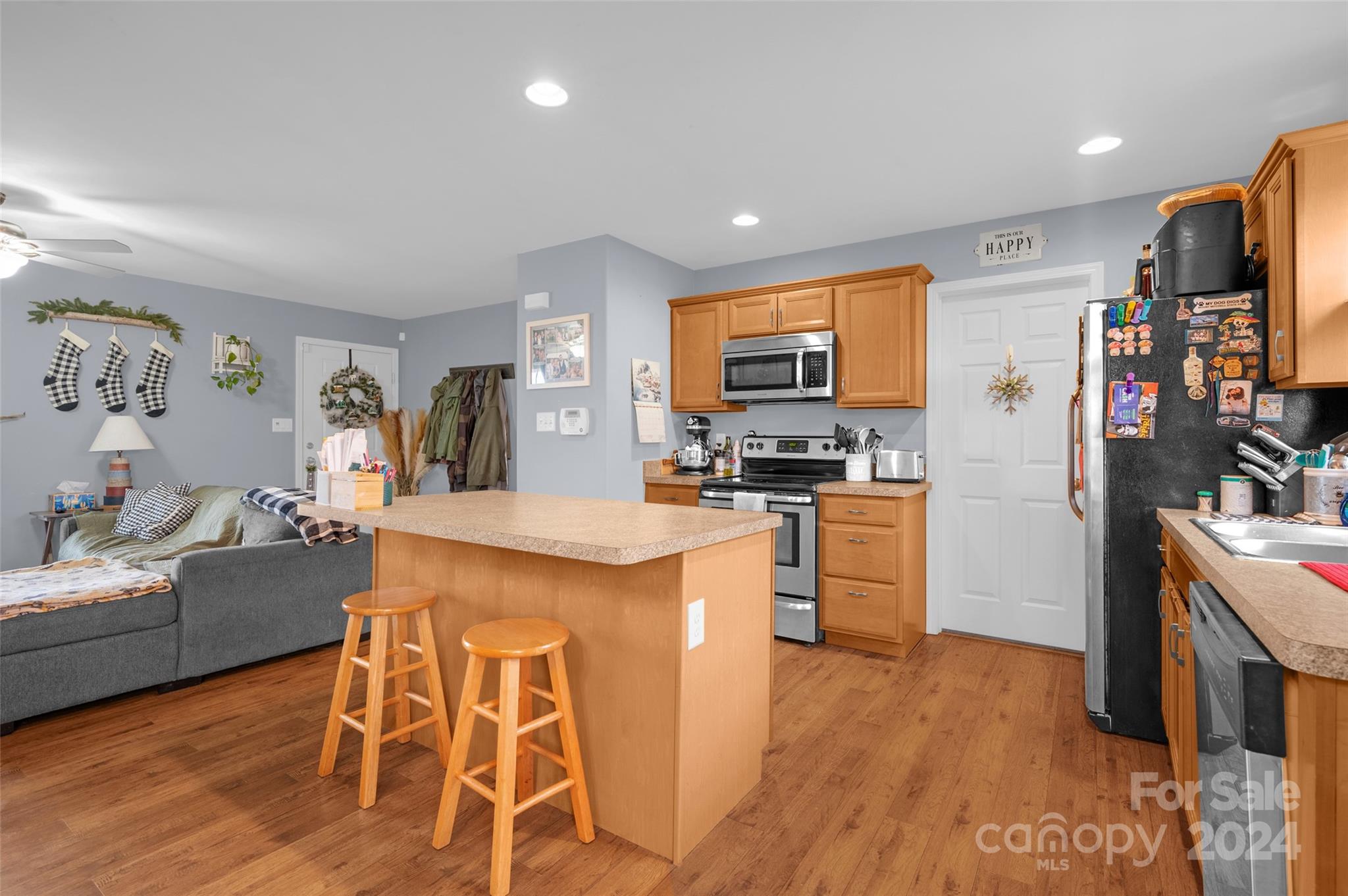 1220 Lynn Lane