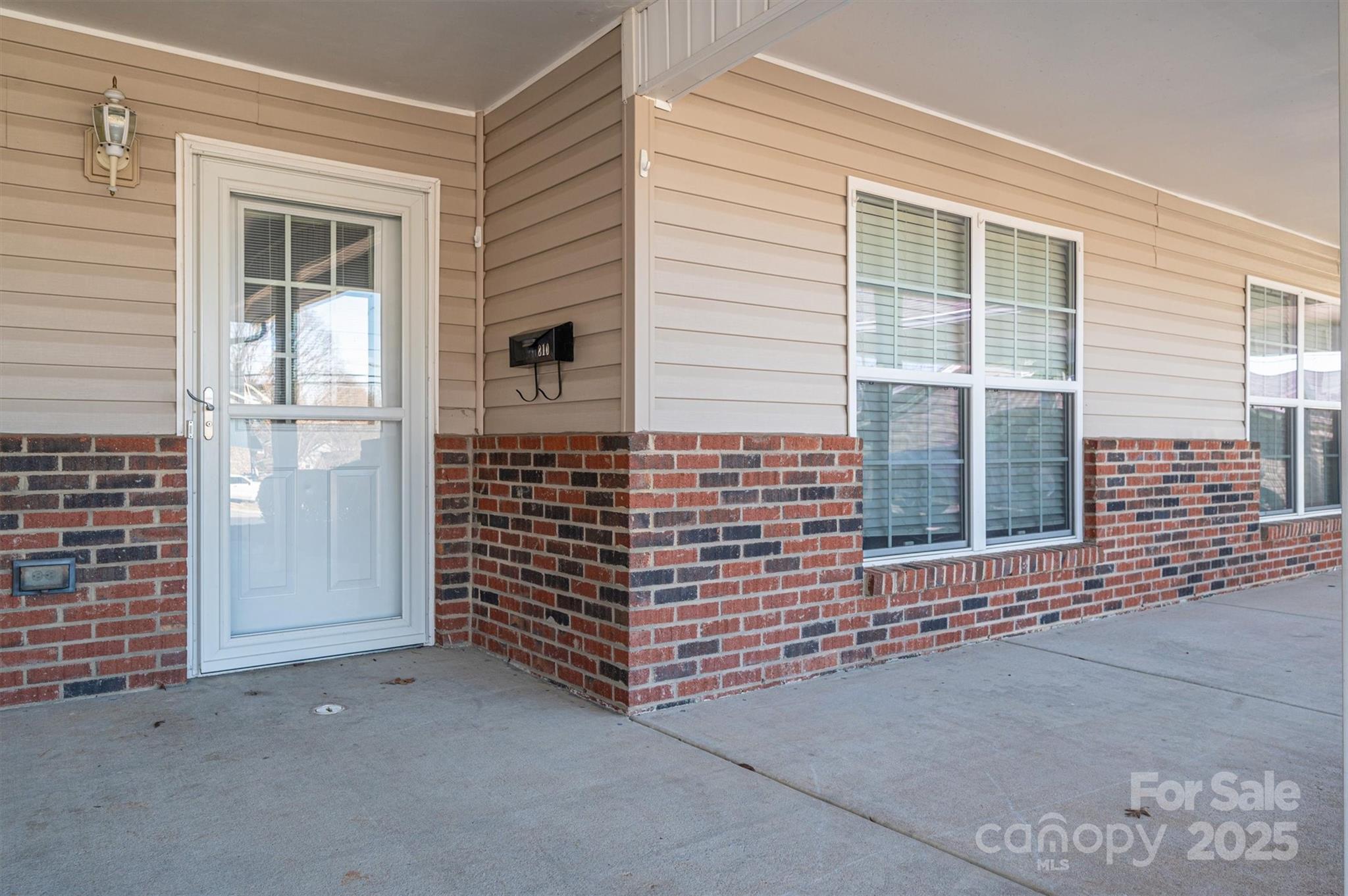 810 E Main Street