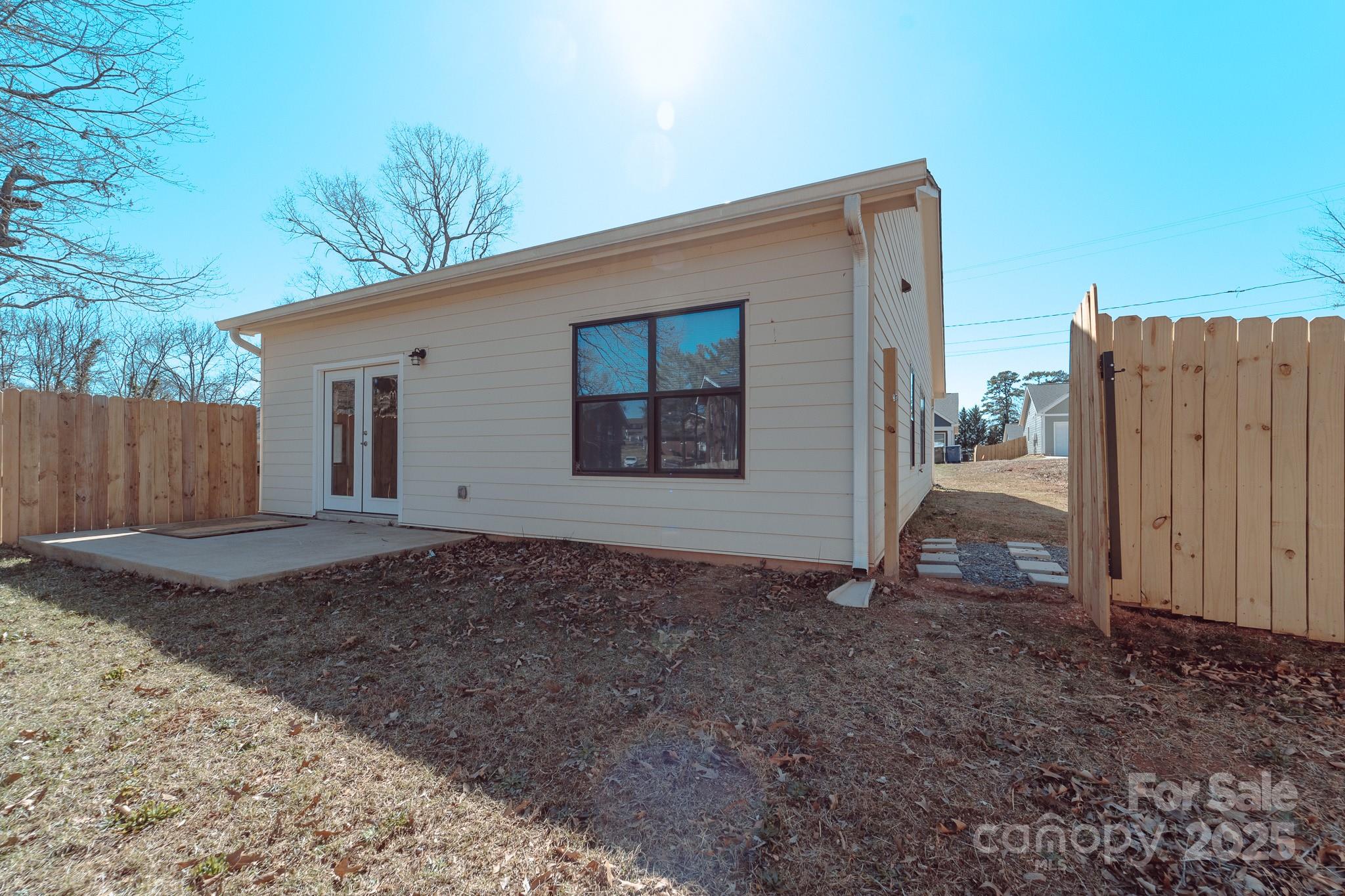 945 3rd Street Place SW