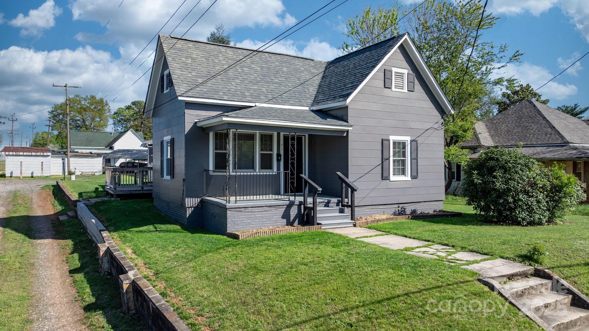 71 14th Street SE
