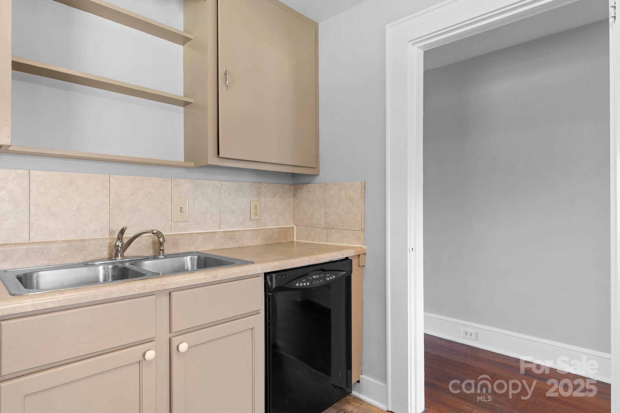 2336 32nd Street NE