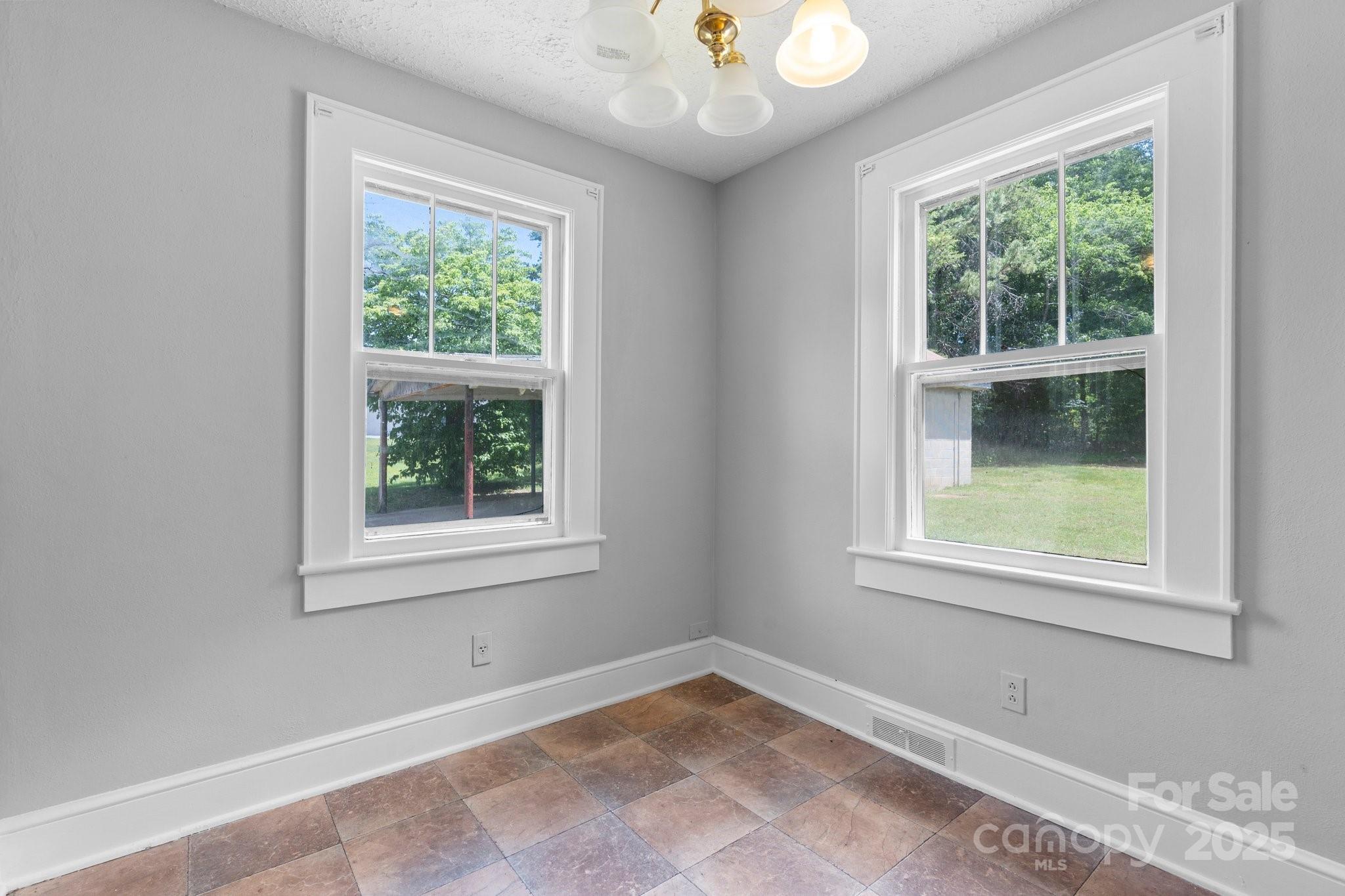 2336 32nd Street NE