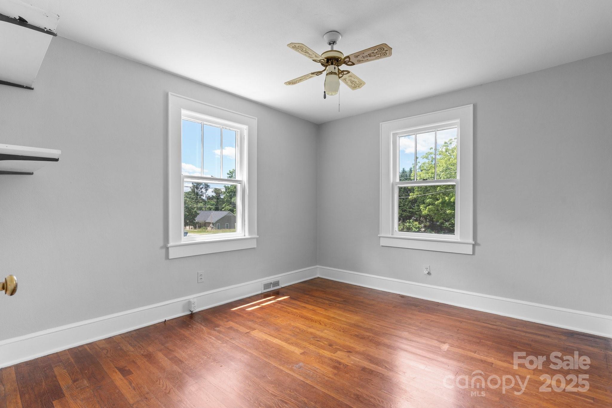 2336 32nd Street NE