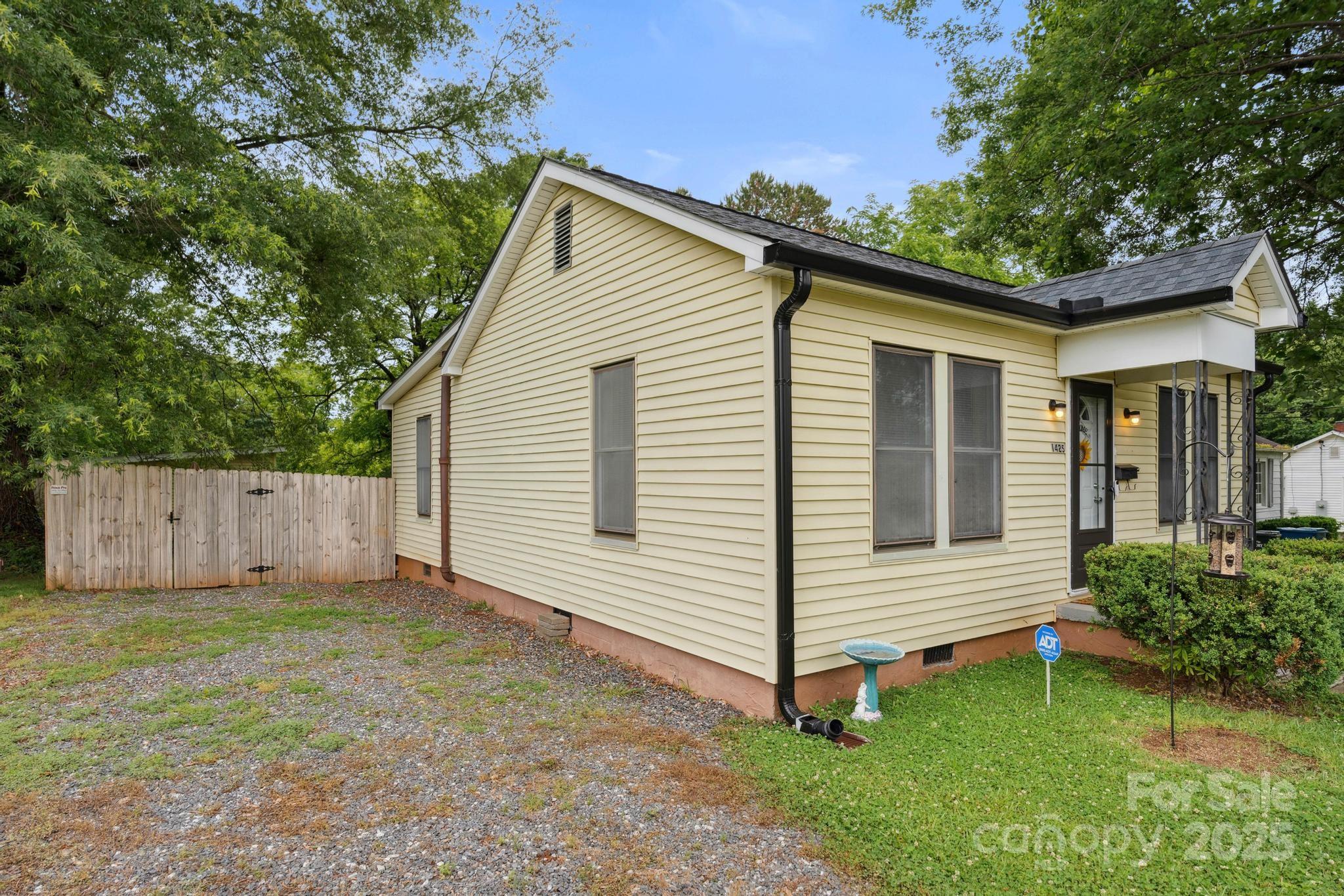 1425 3rd Street Place NE