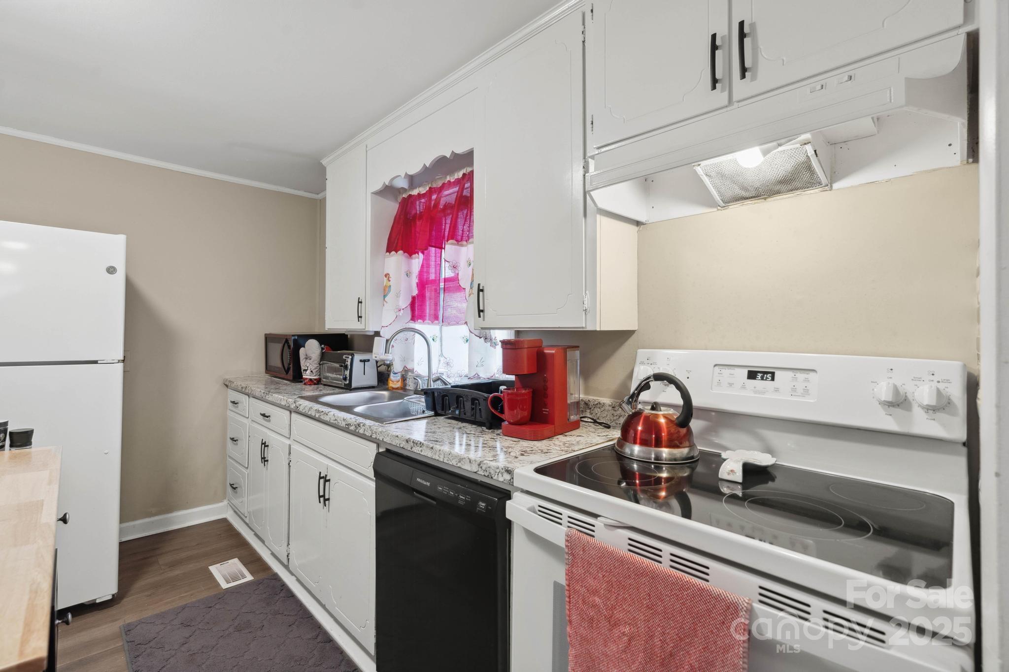 1425 3rd Street Place NE