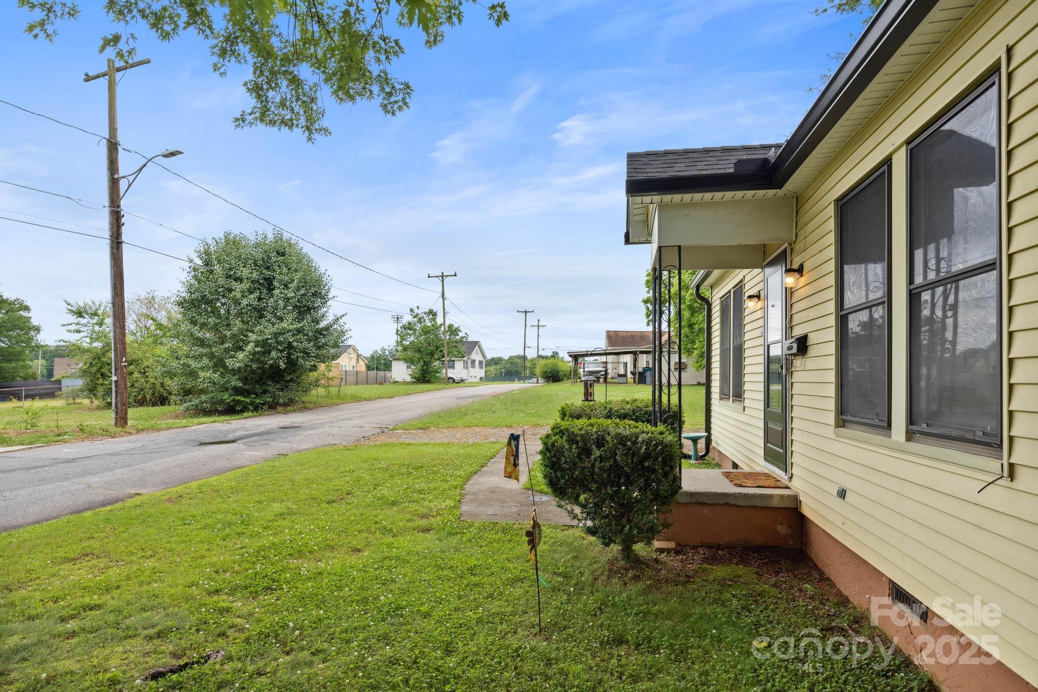 1425 3rd Street Place NE