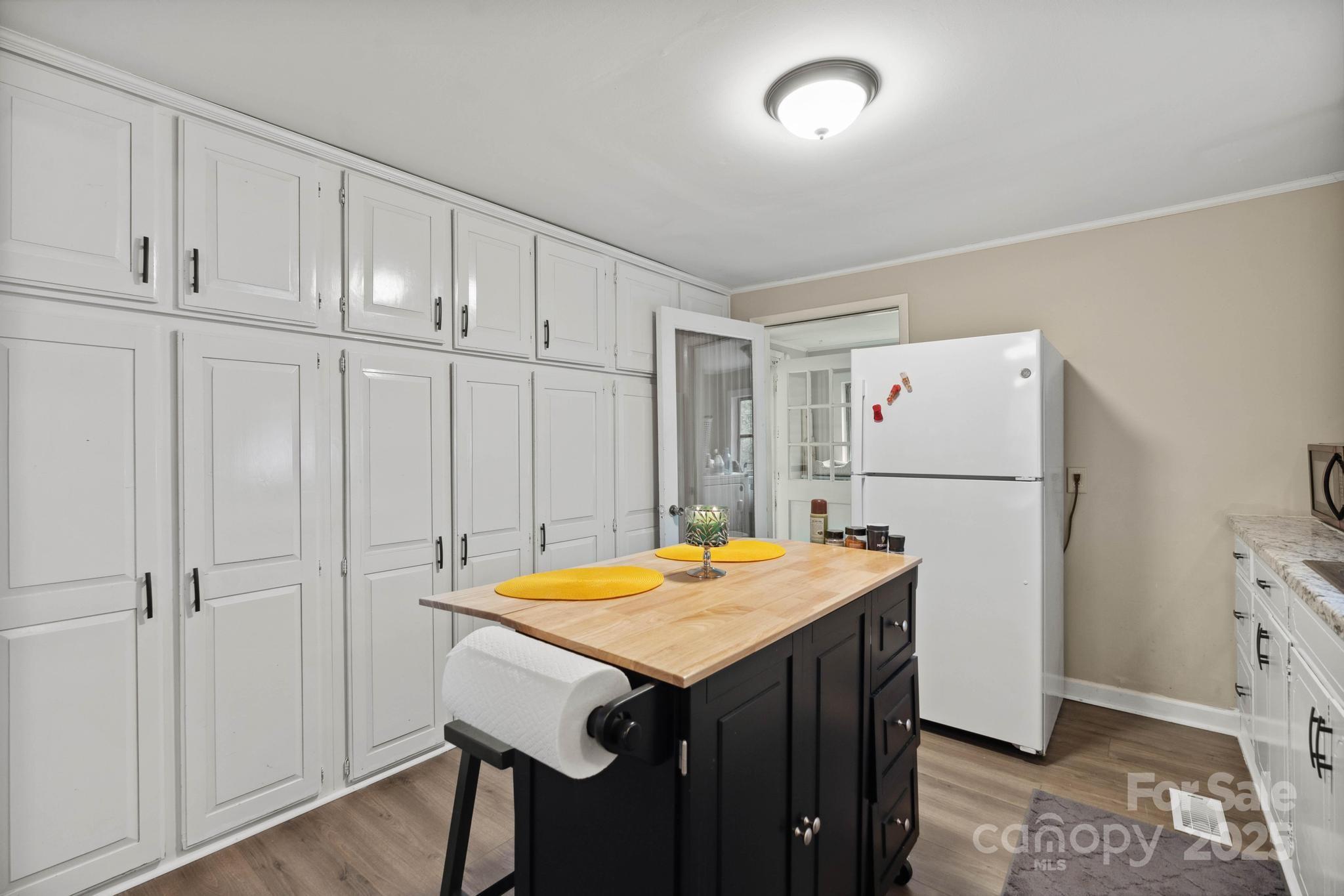 1425 3rd Street Place NE