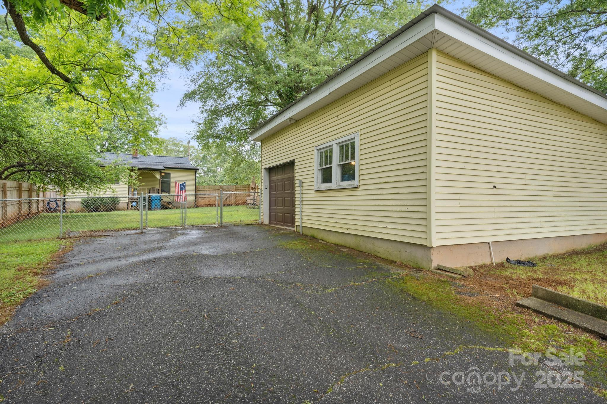 1425 3rd Street Place NE