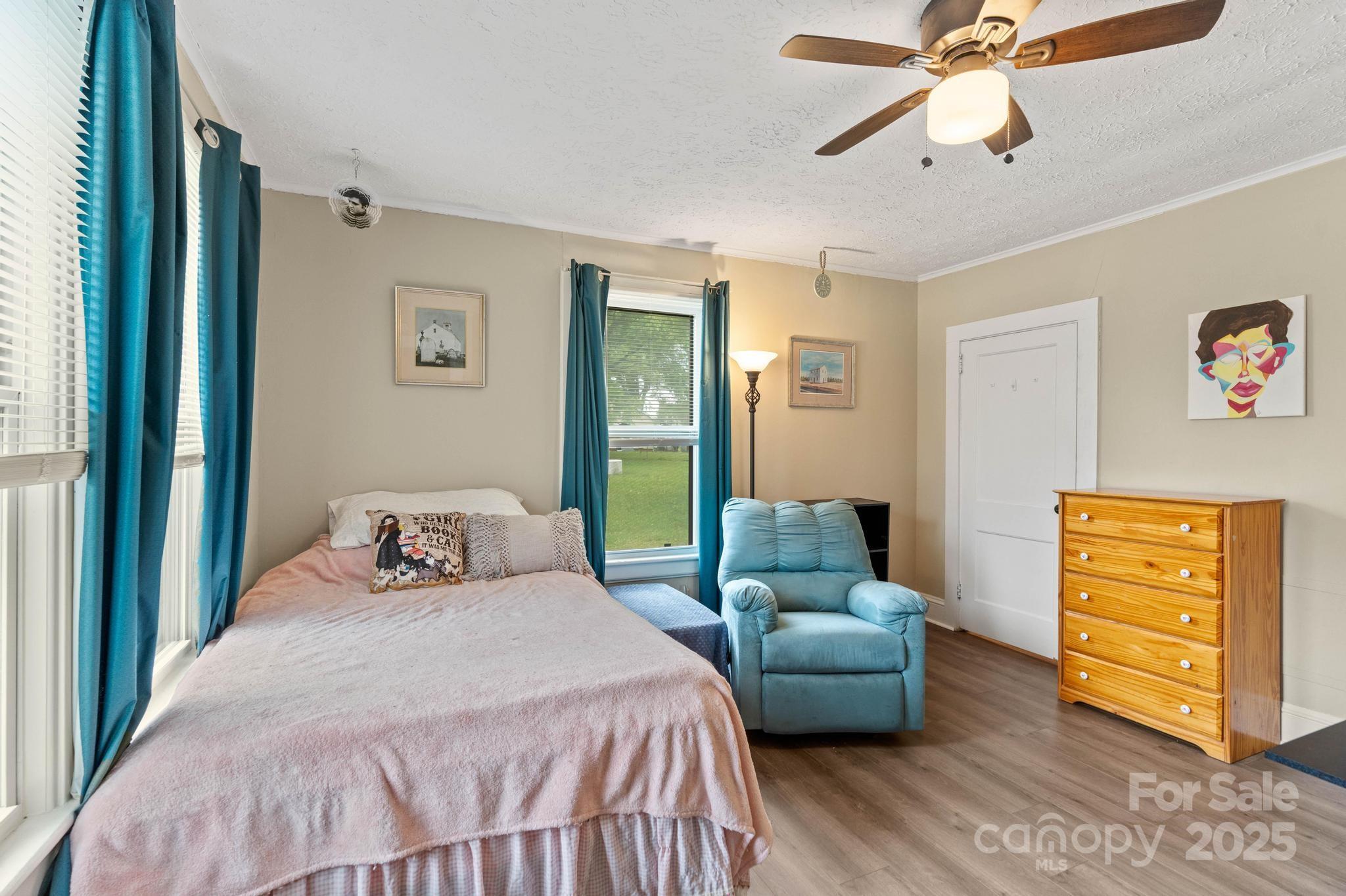 1425 3rd Street Place NE