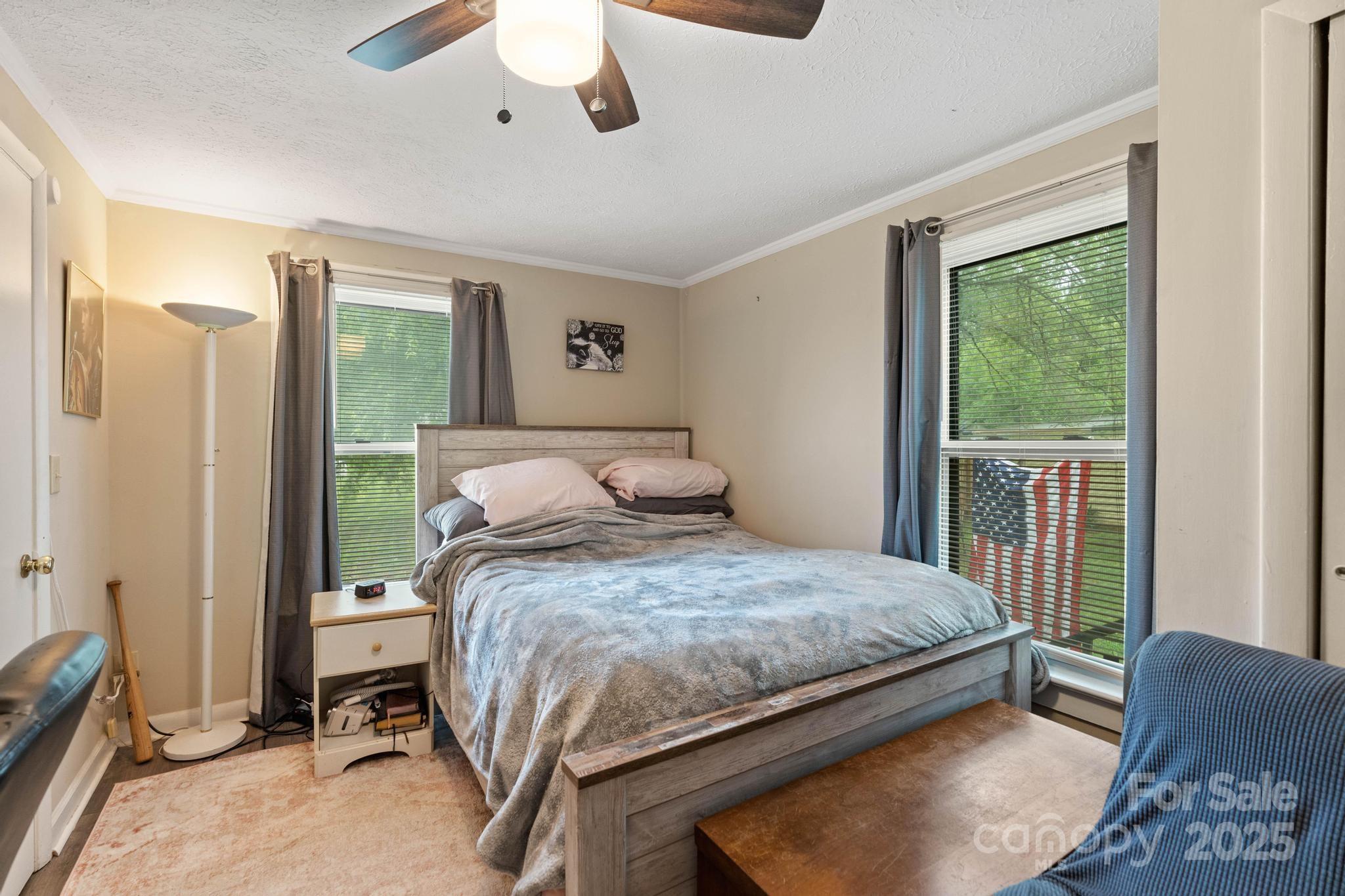 1425 3rd Street Place NE