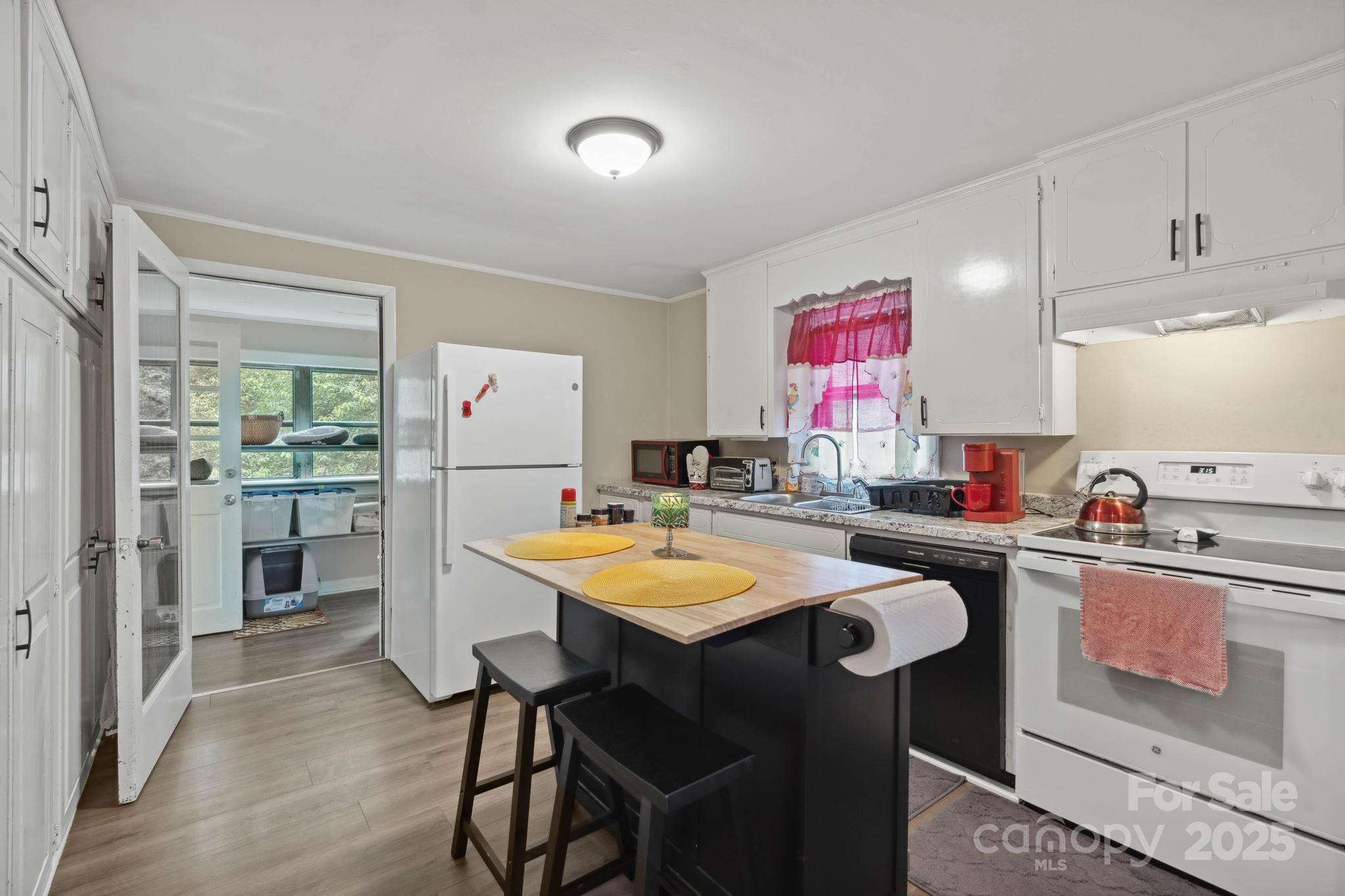 1425 3rd Street Place NE