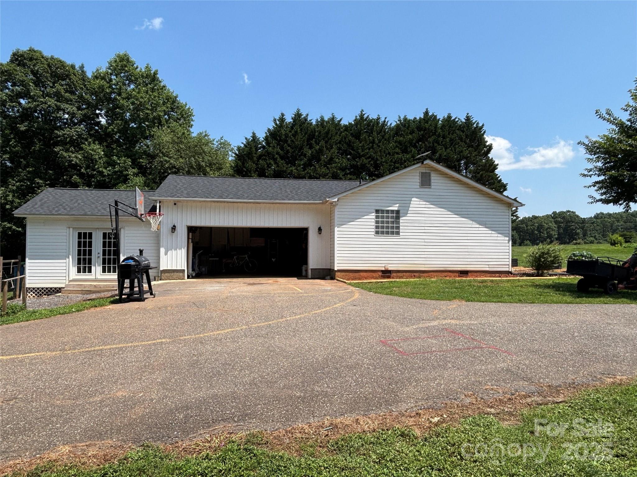 8122 Hutchison Lane