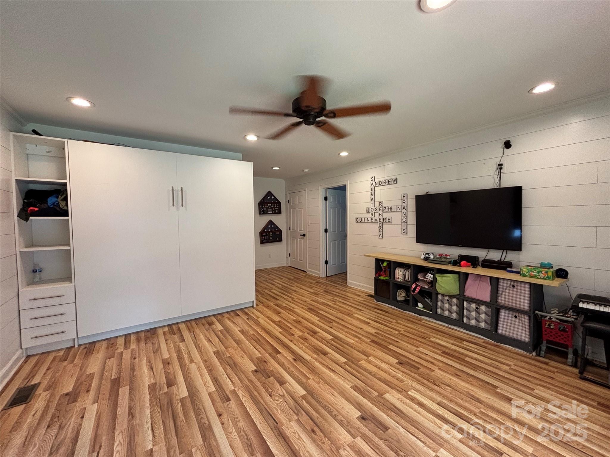 8122 Hutchison Lane