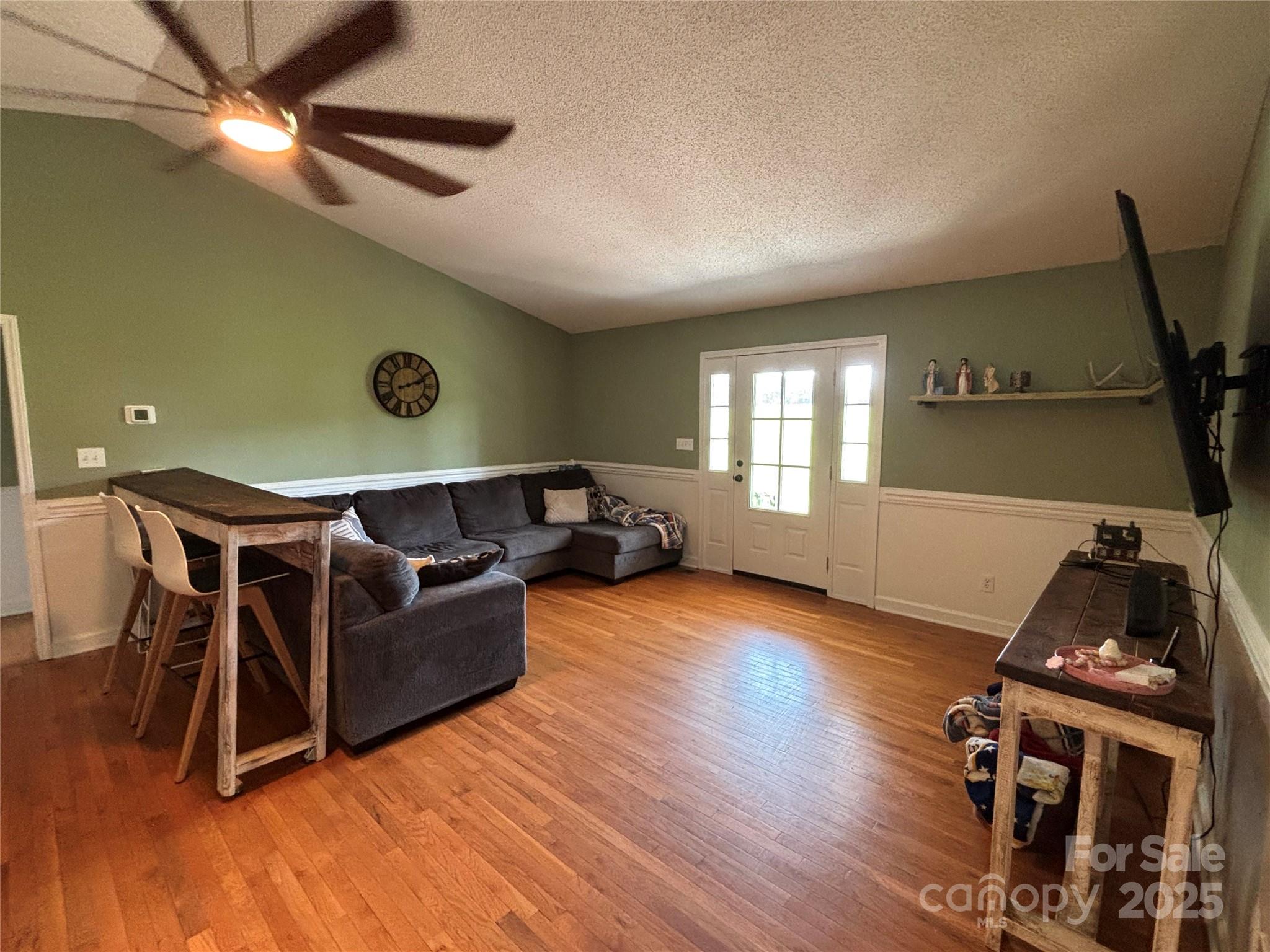 8122 Hutchison Lane