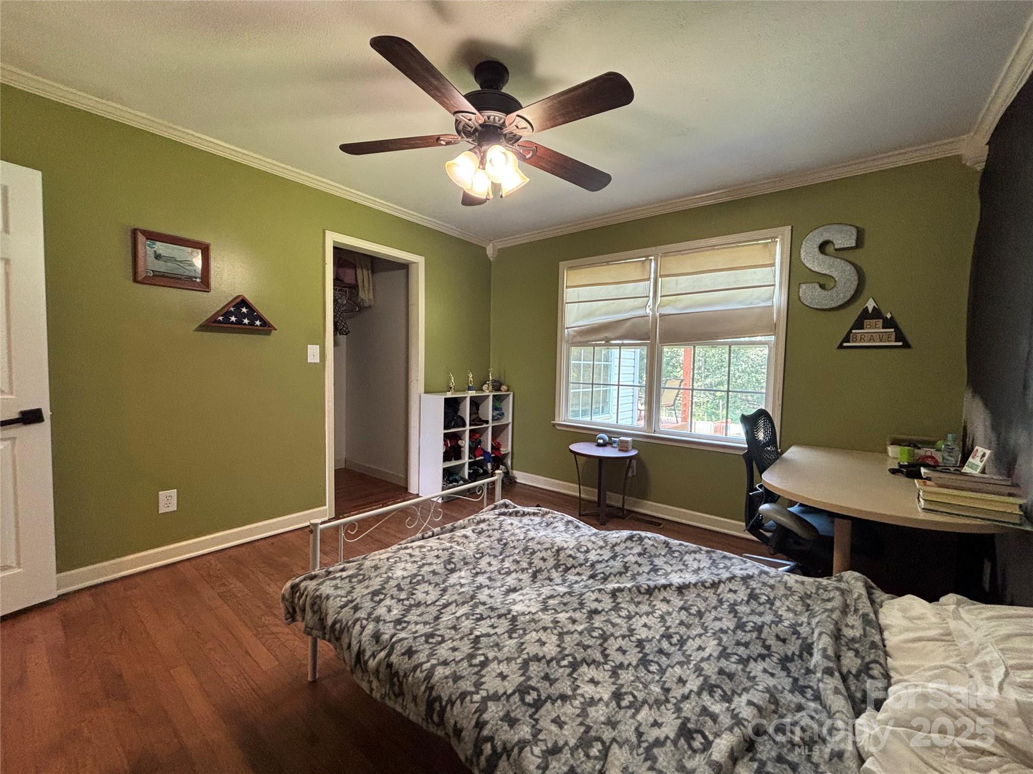 8122 Hutchison Lane