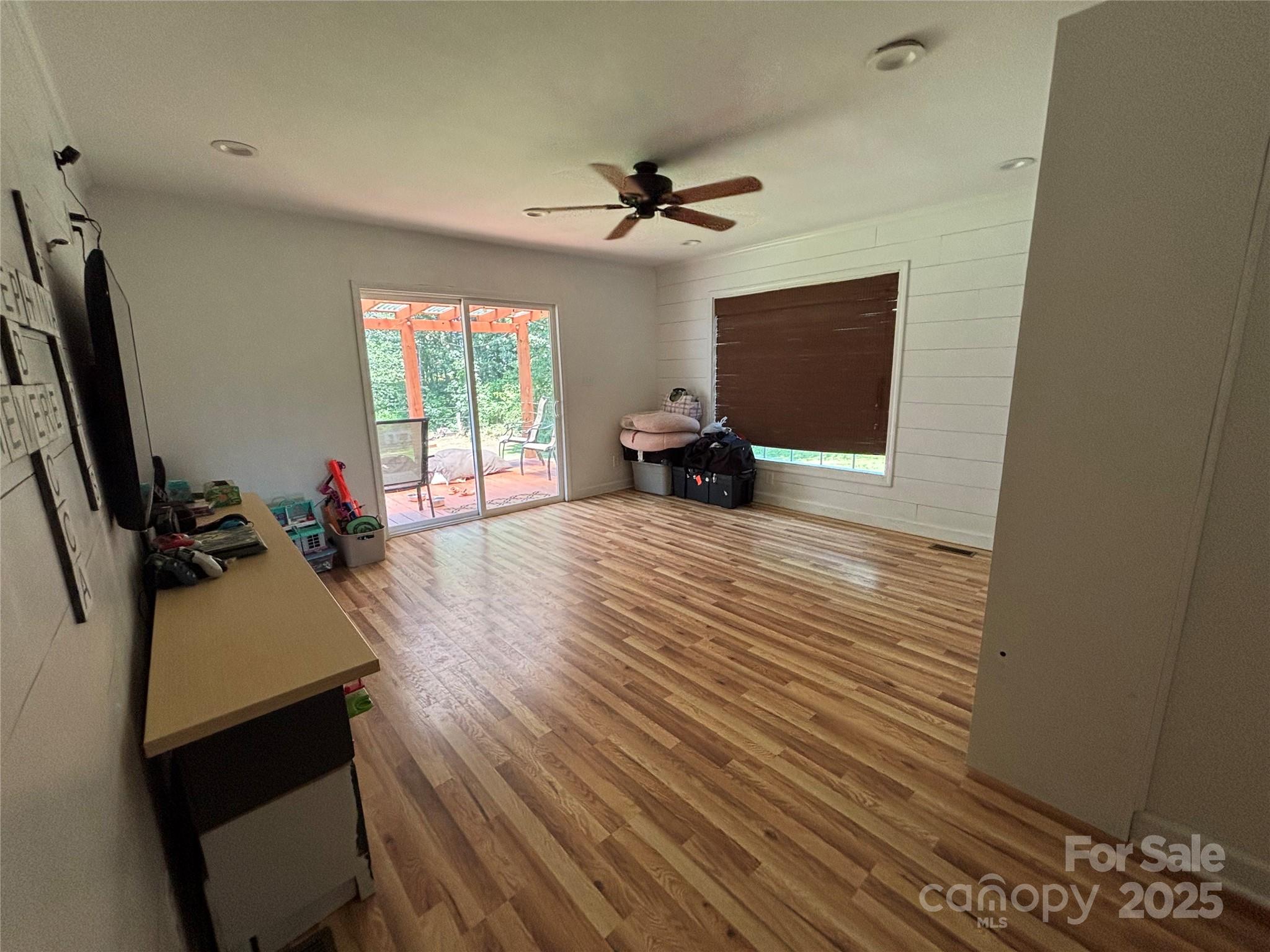 8122 Hutchison Lane