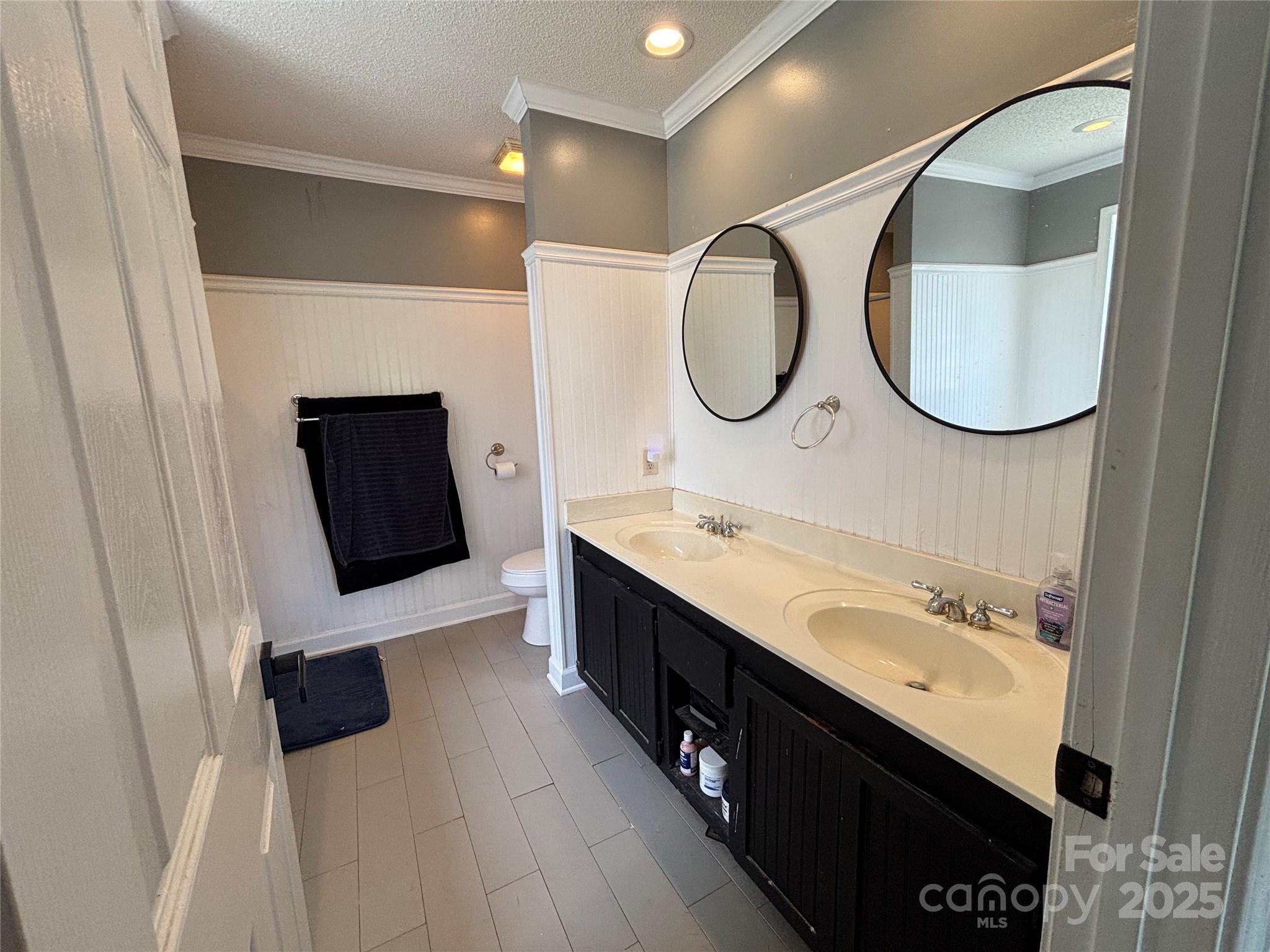8122 Hutchison Lane
