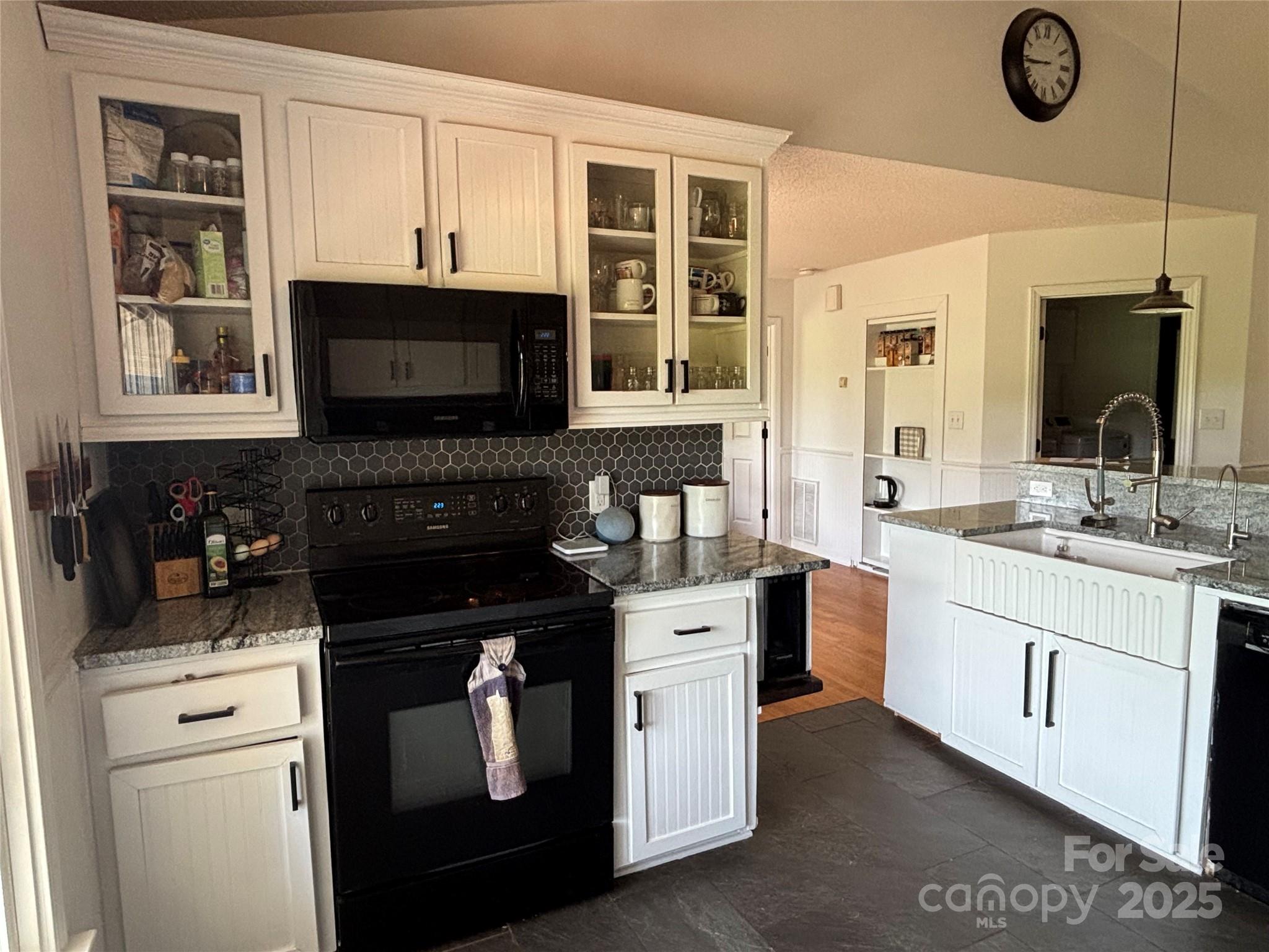 8122 Hutchison Lane
