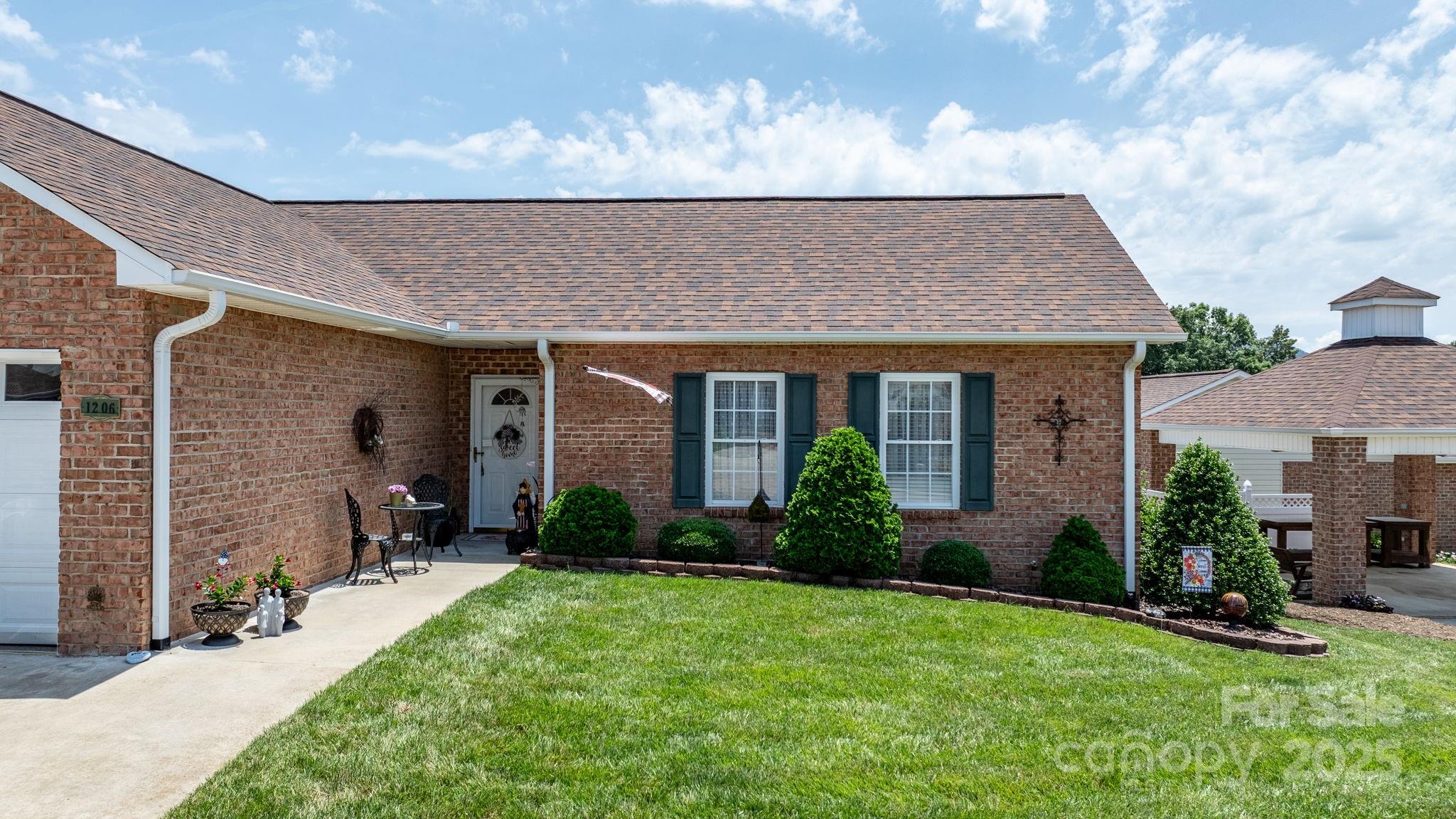 1206 Wexford Village Circle NE