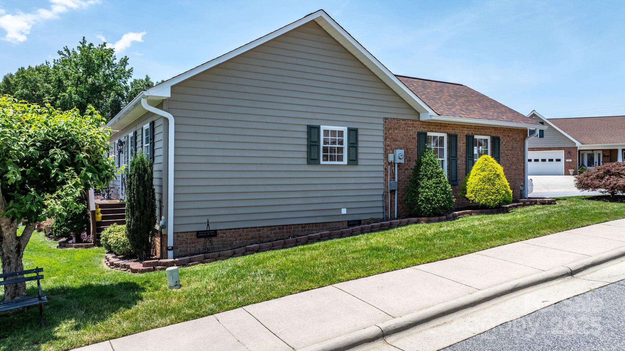 1206 Wexford Village Circle NE
