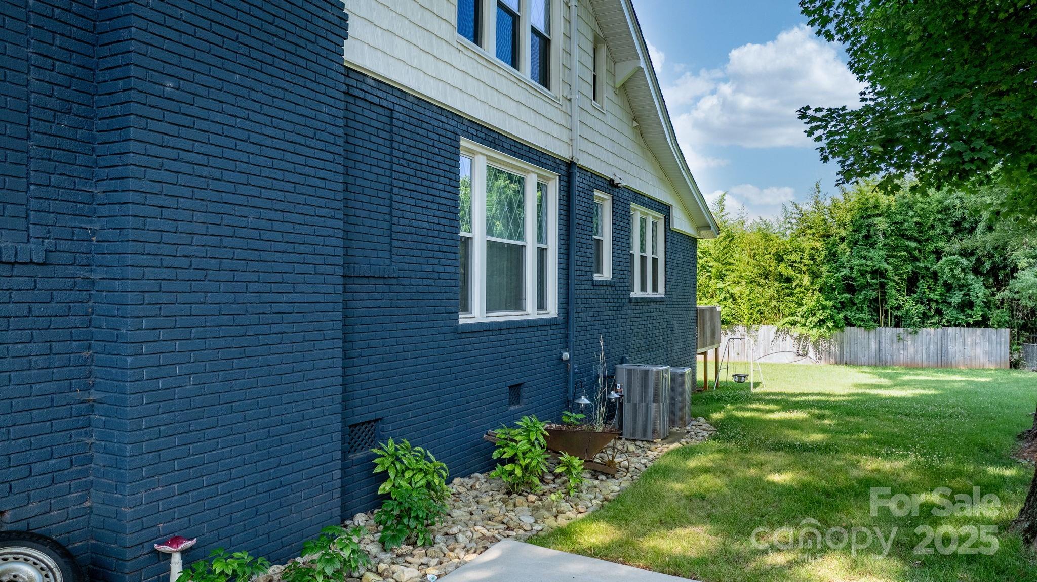 704 N Main Avenue