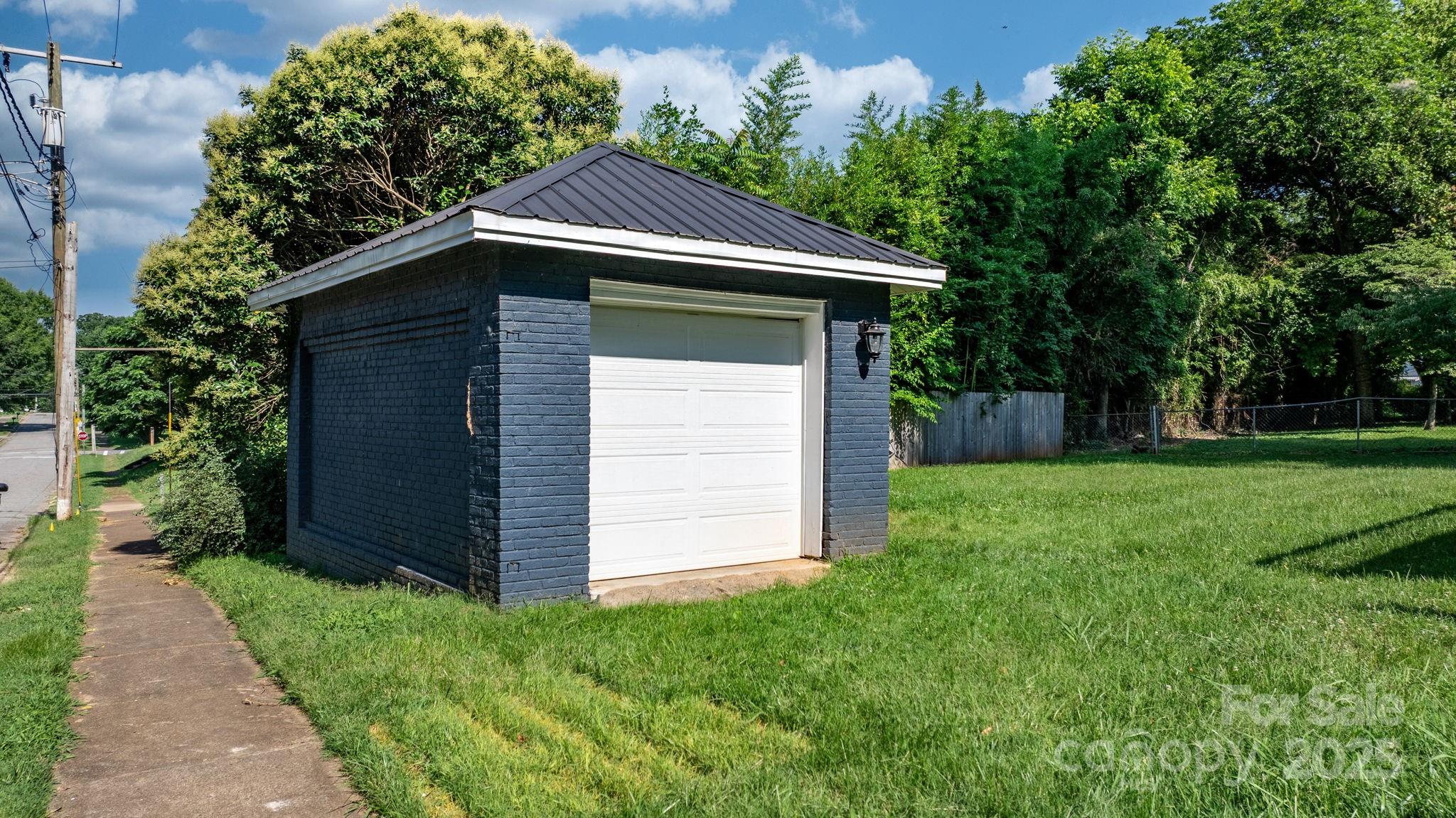 704 N Main Avenue