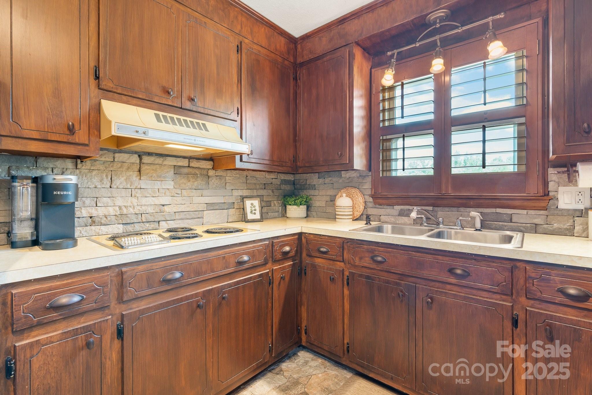 100 Pinecrest Court