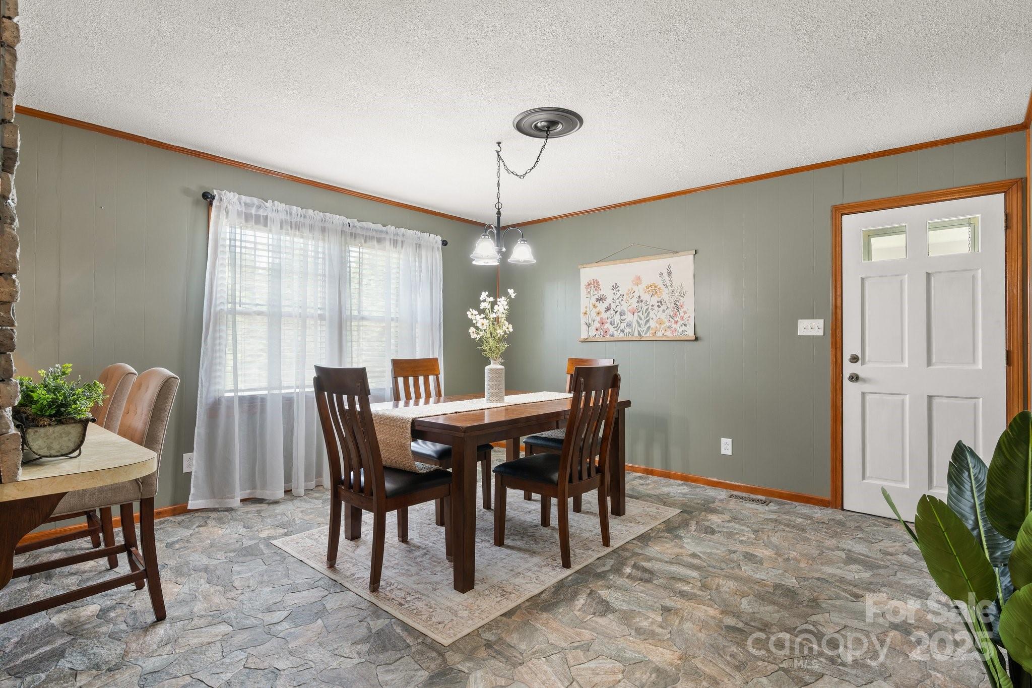 100 Pinecrest Court