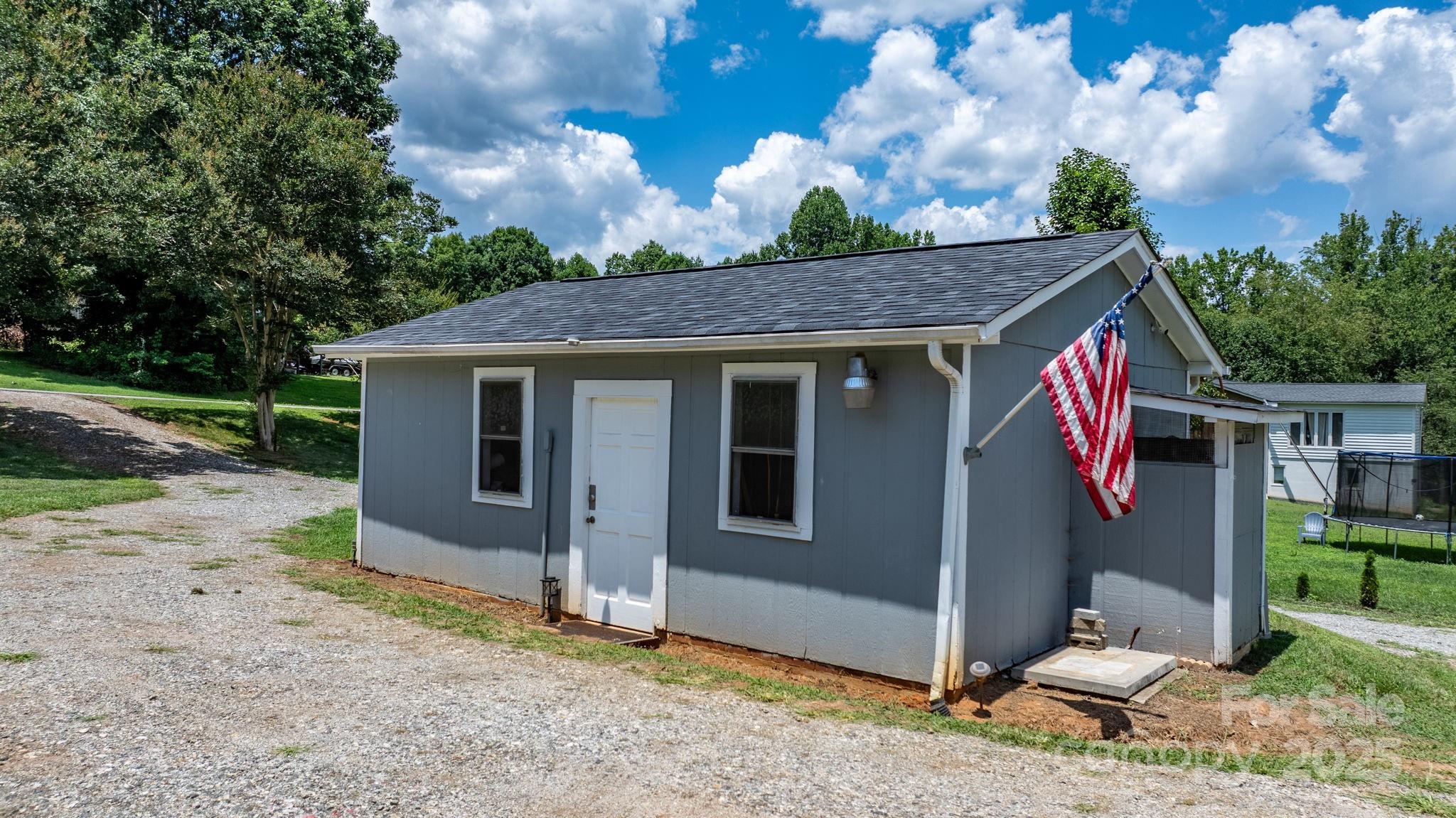 100 Pinecrest Court