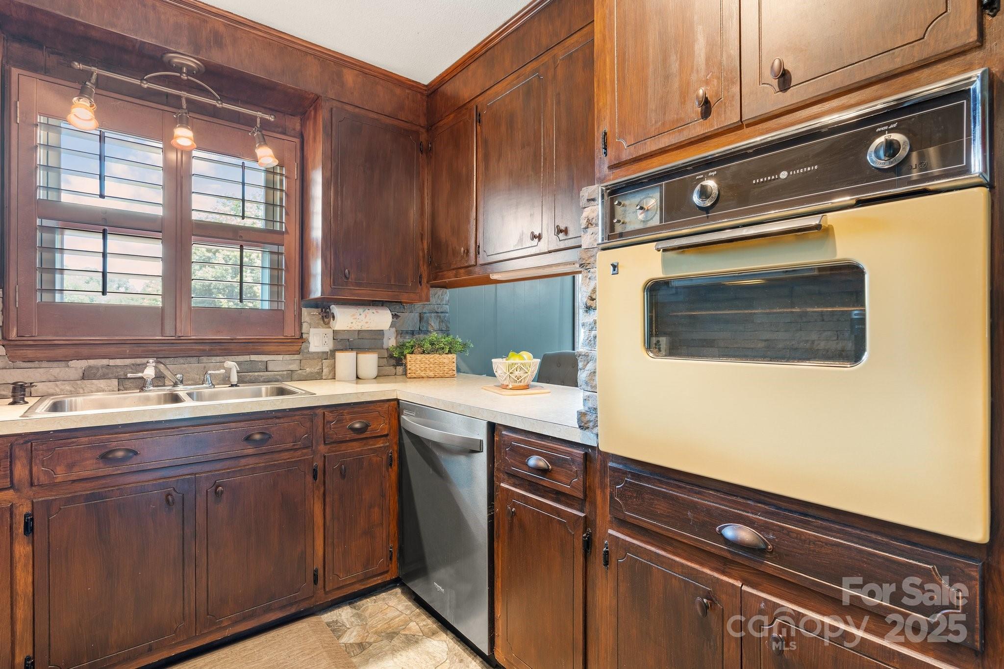 100 Pinecrest Court