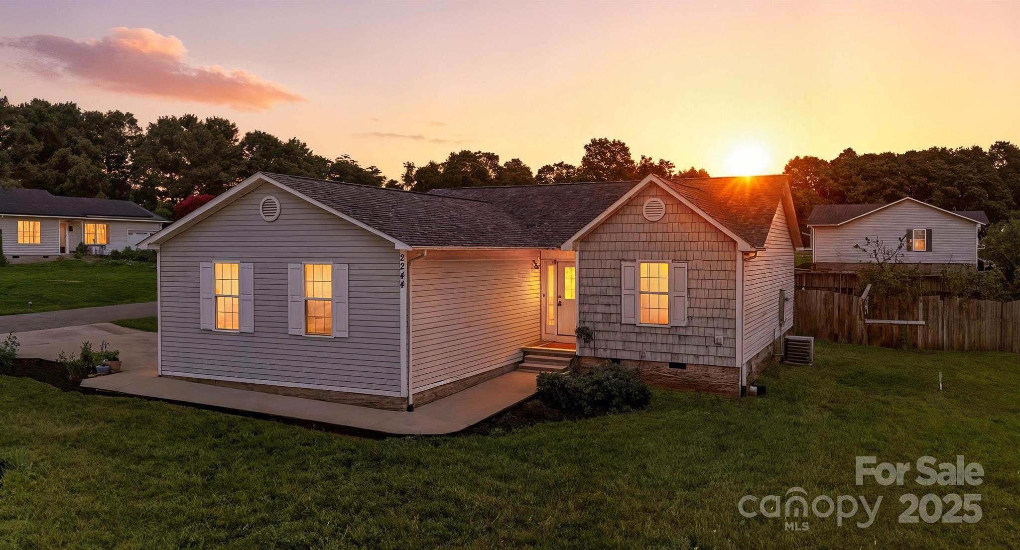 2244 Clearwater Lane