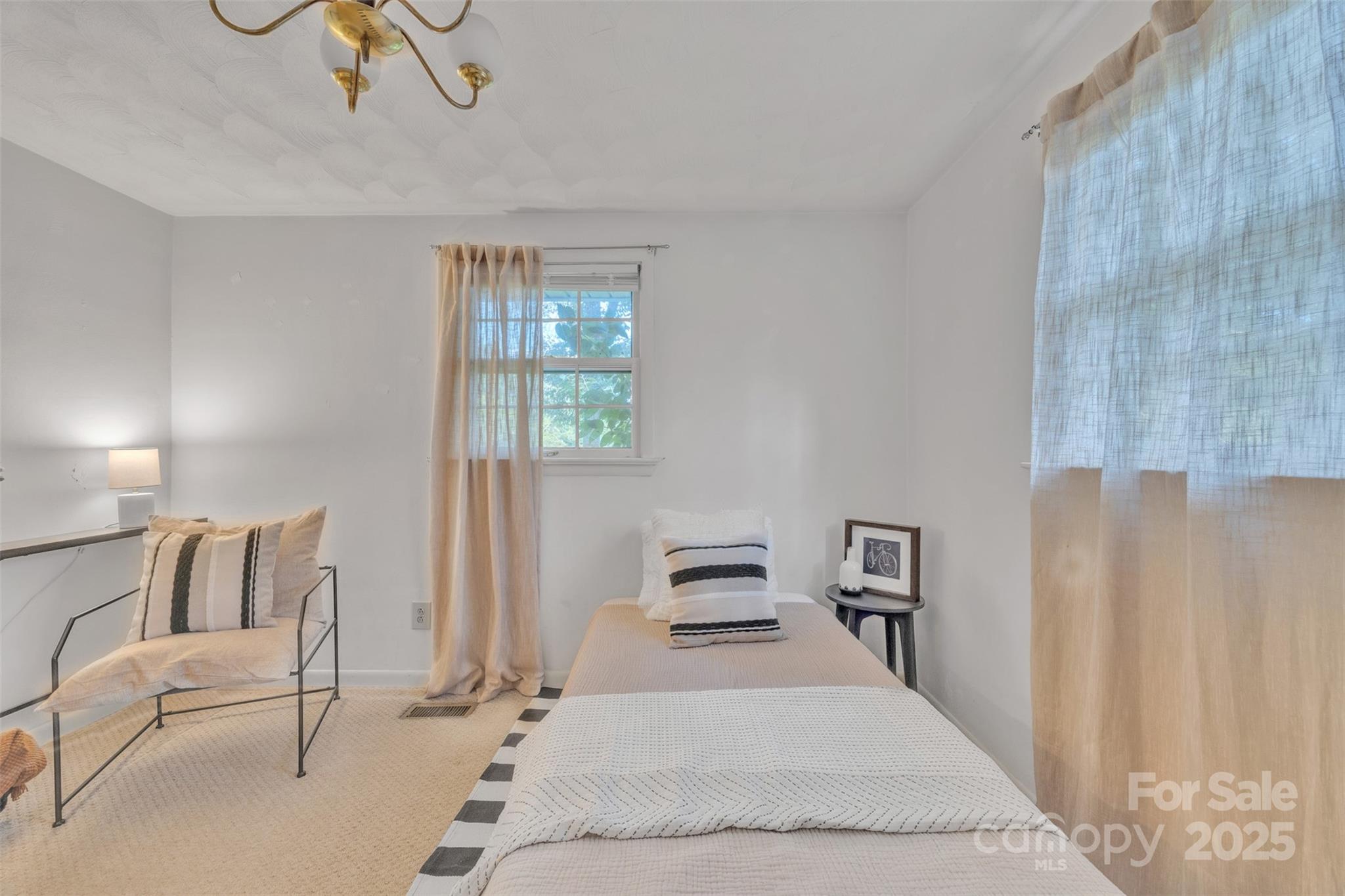 76 Eastview Court NW