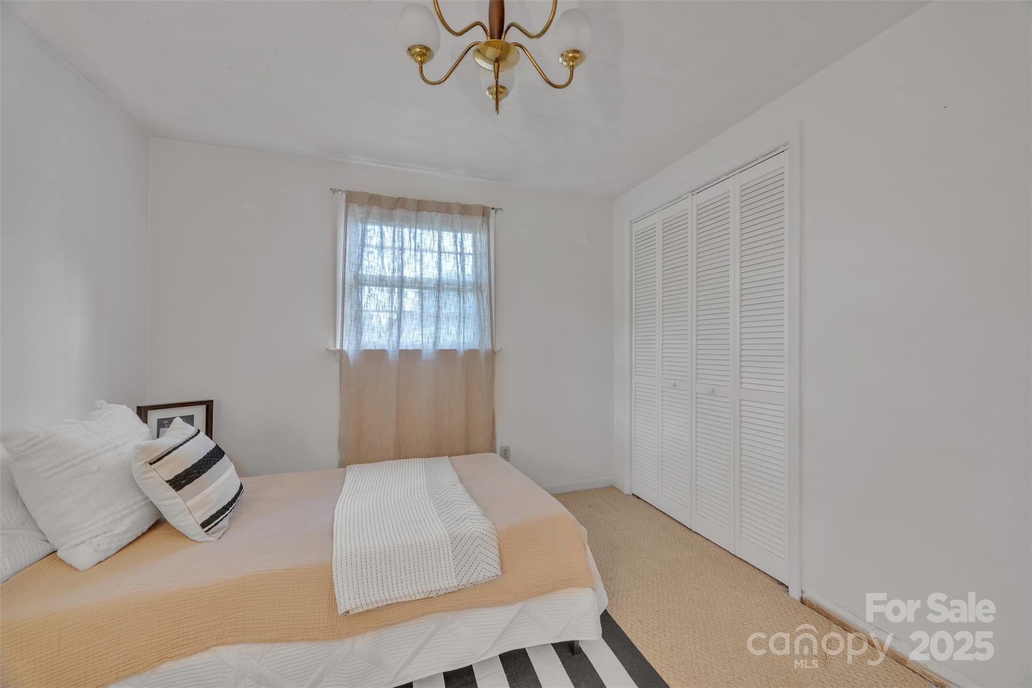 76 Eastview Court NW