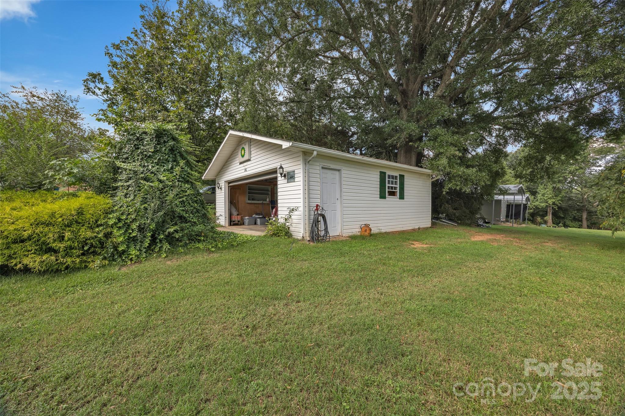 76 Eastview Court NW