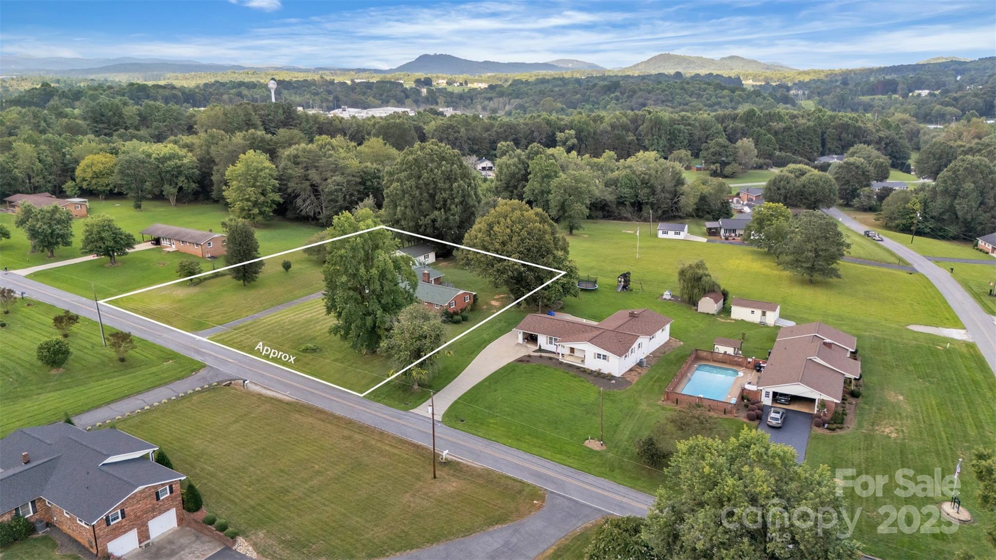 76 Eastview Court NW