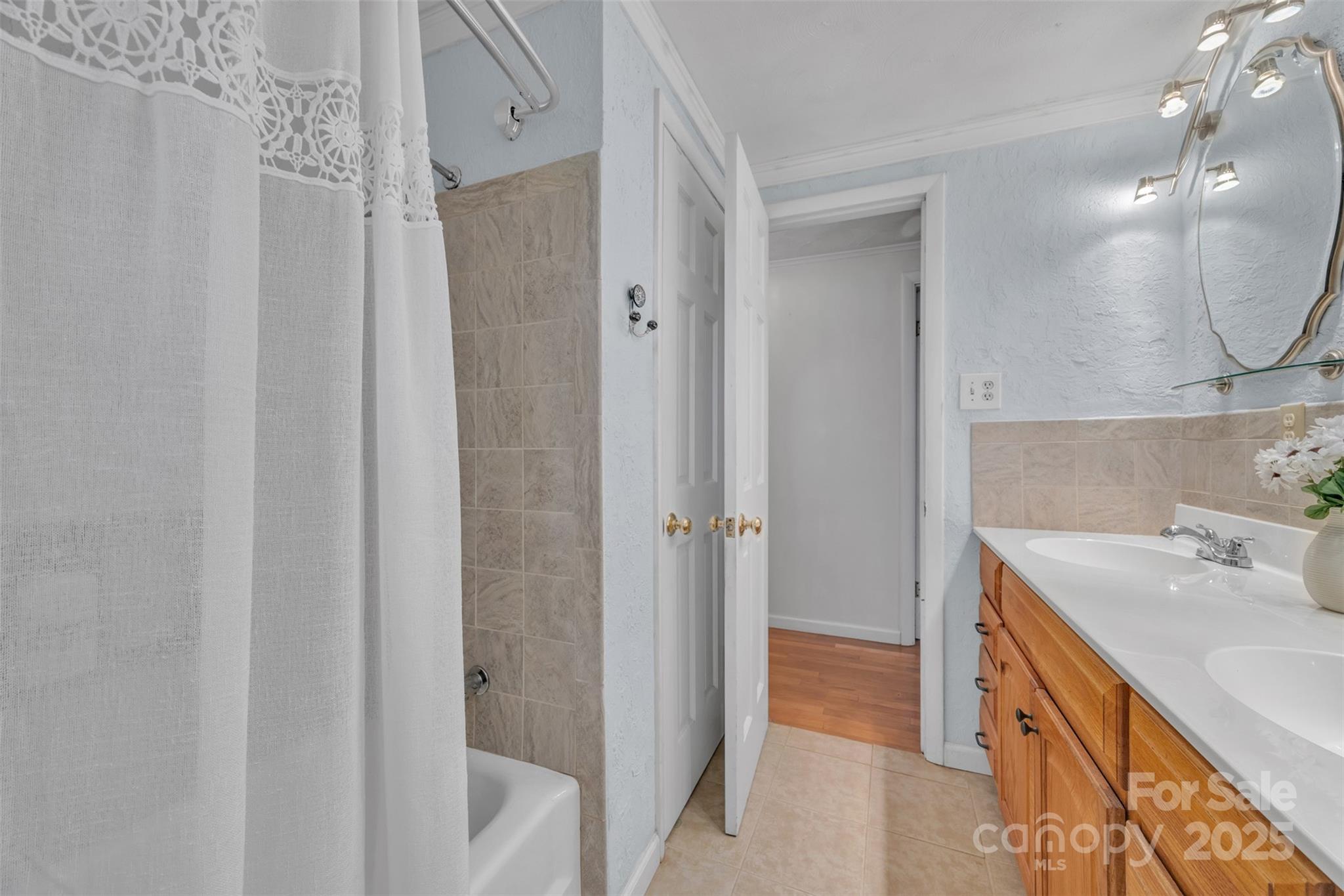 76 Eastview Court NW