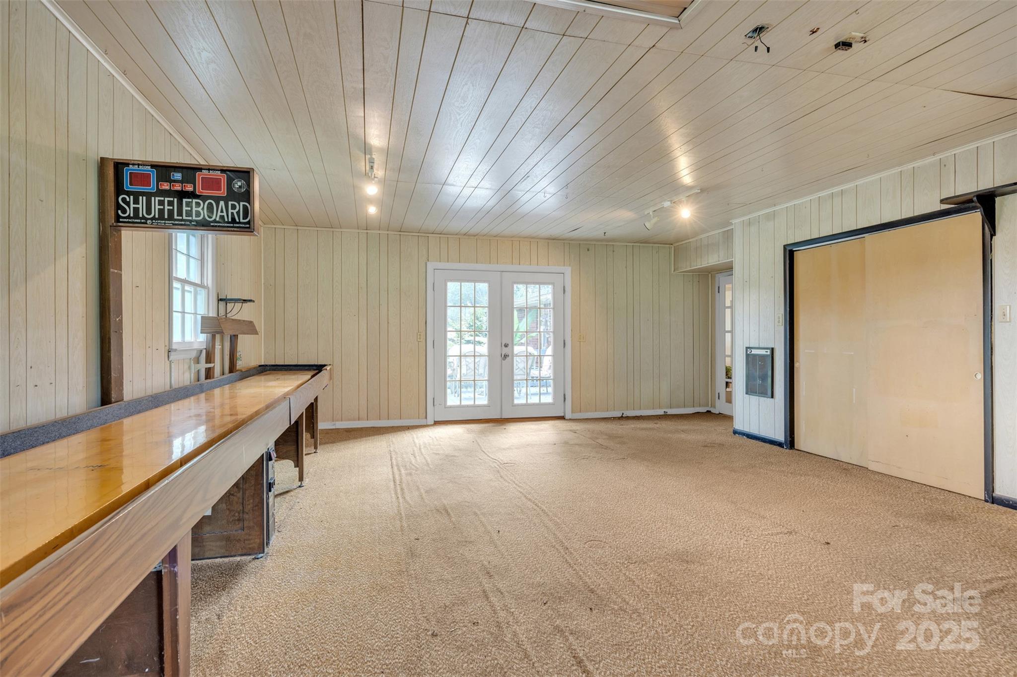 76 Eastview Court NW