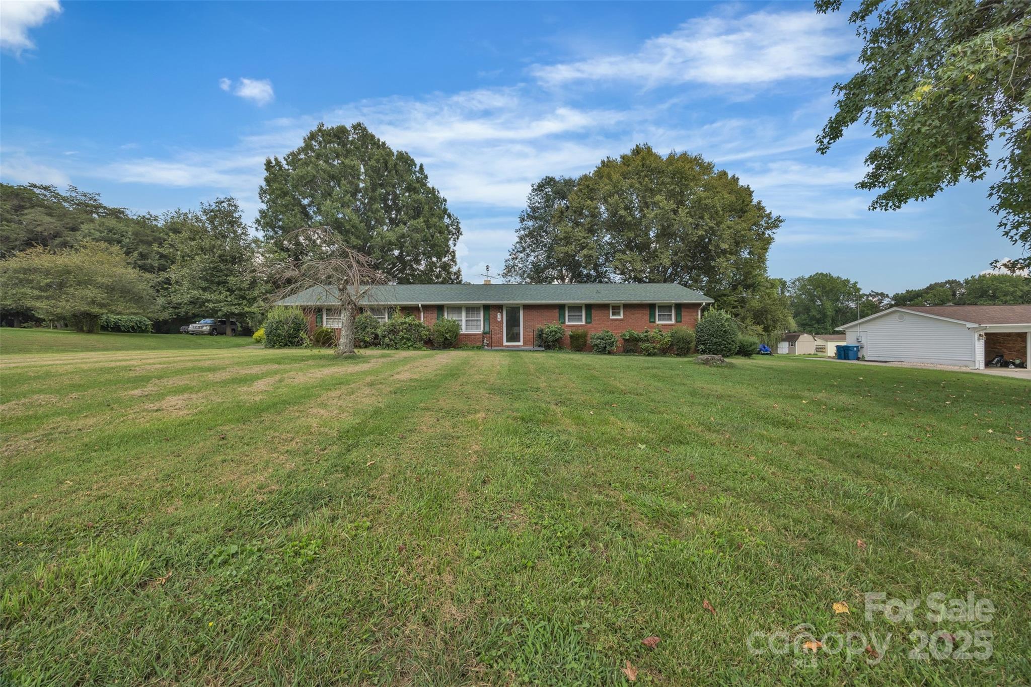 76 Eastview Court NW