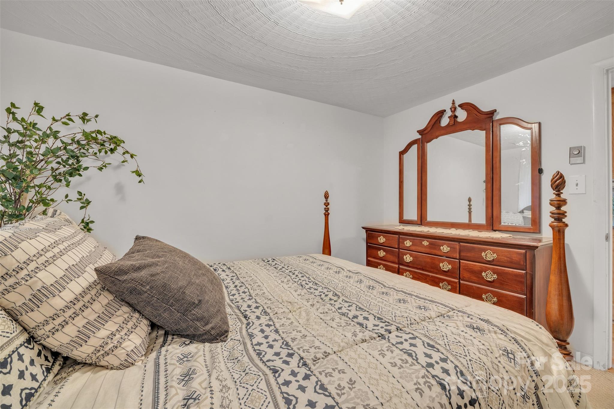 76 Eastview Court NW