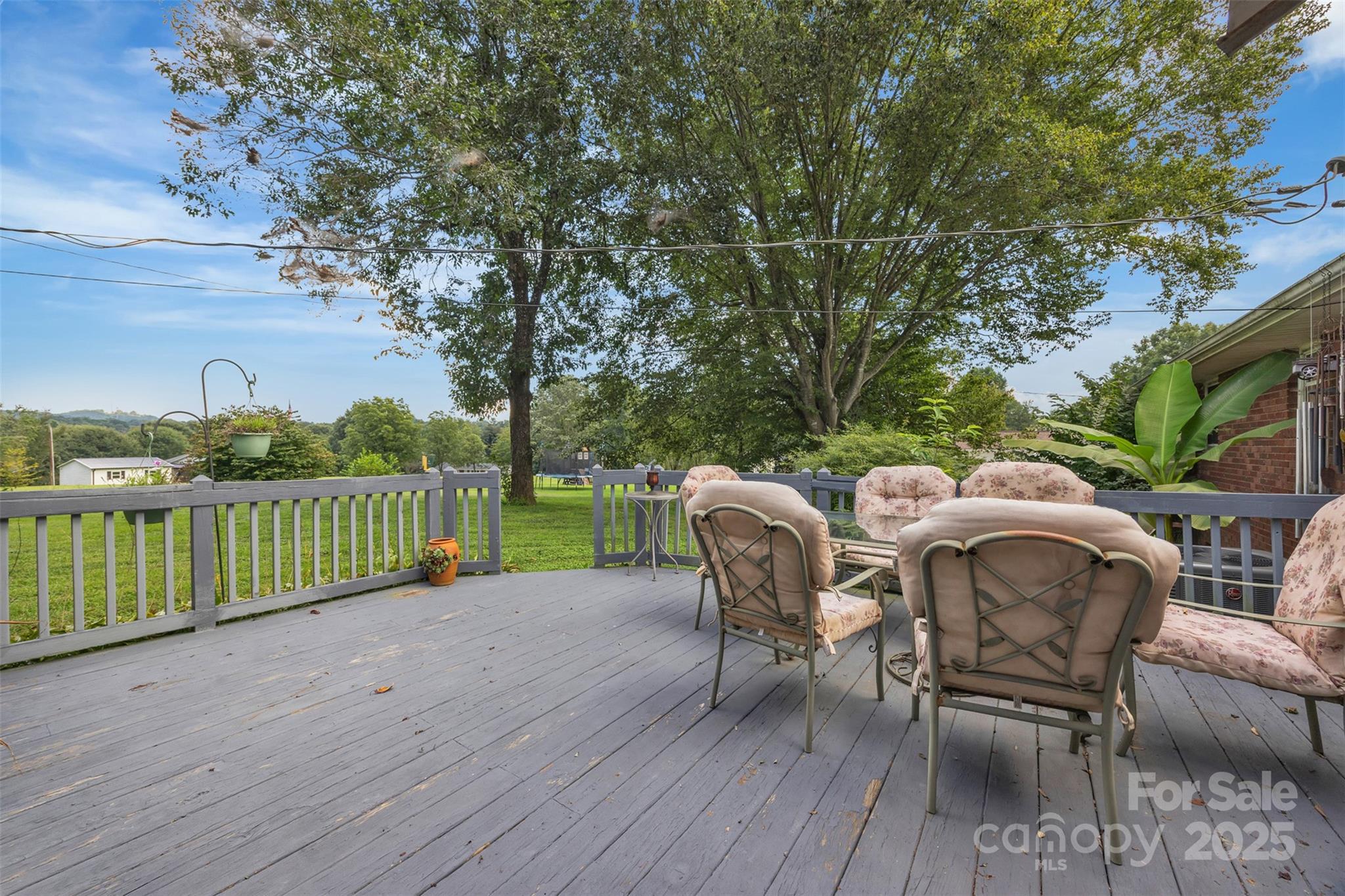 76 Eastview Court NW