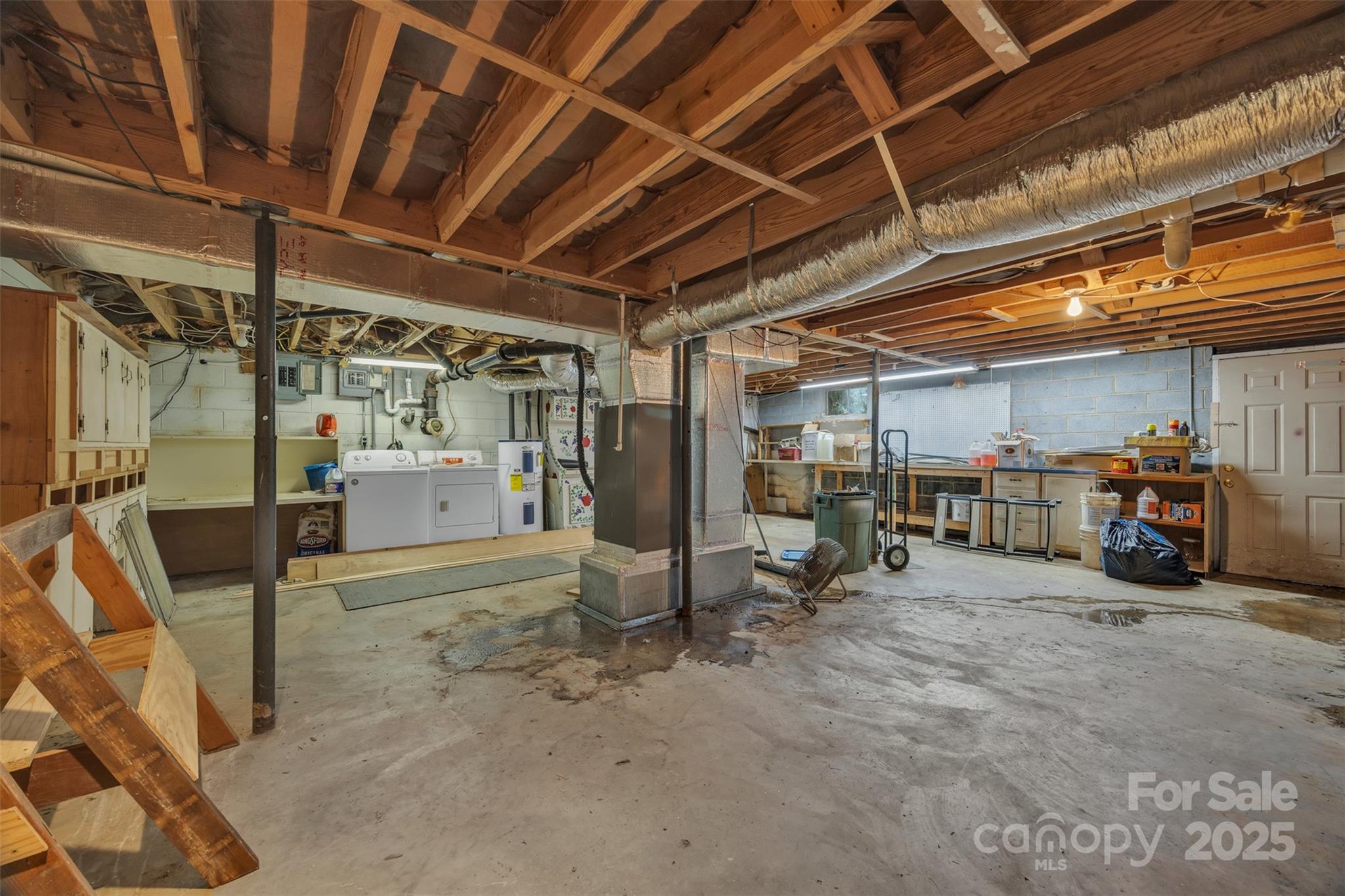 76 Eastview Court NW