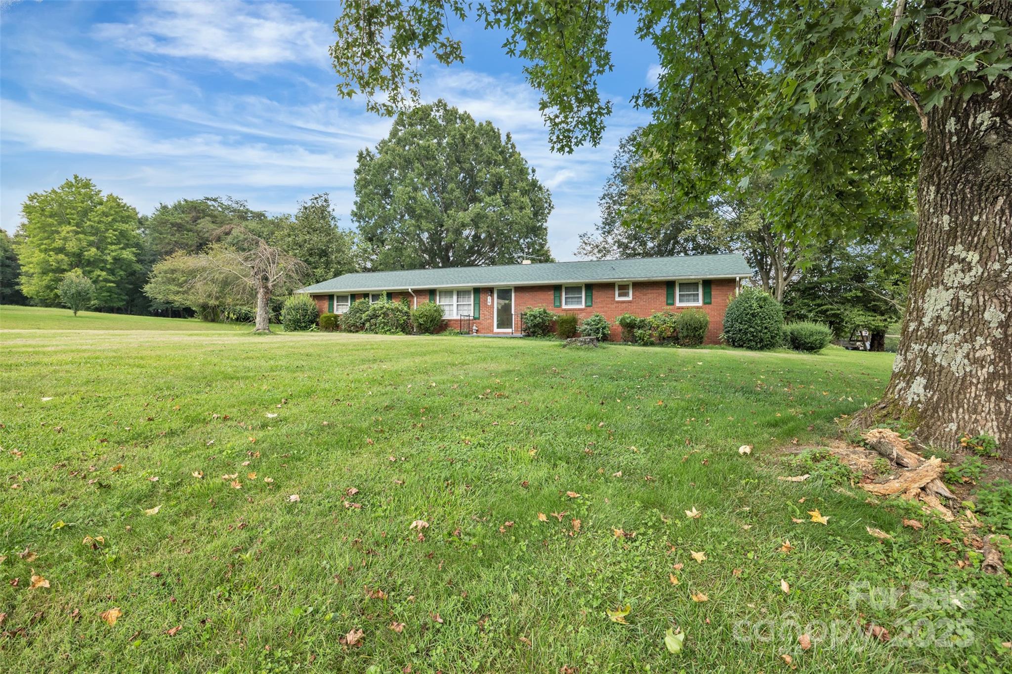 76 Eastview Court NW