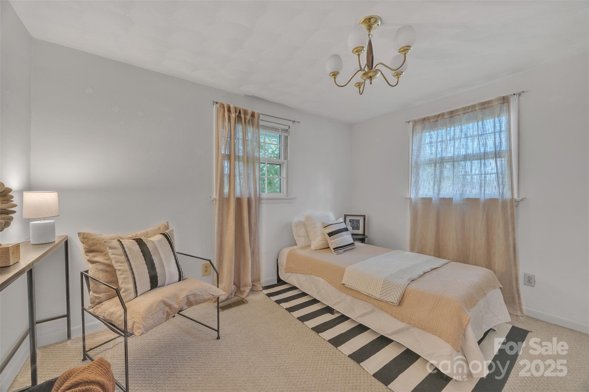 76 Eastview Court NW