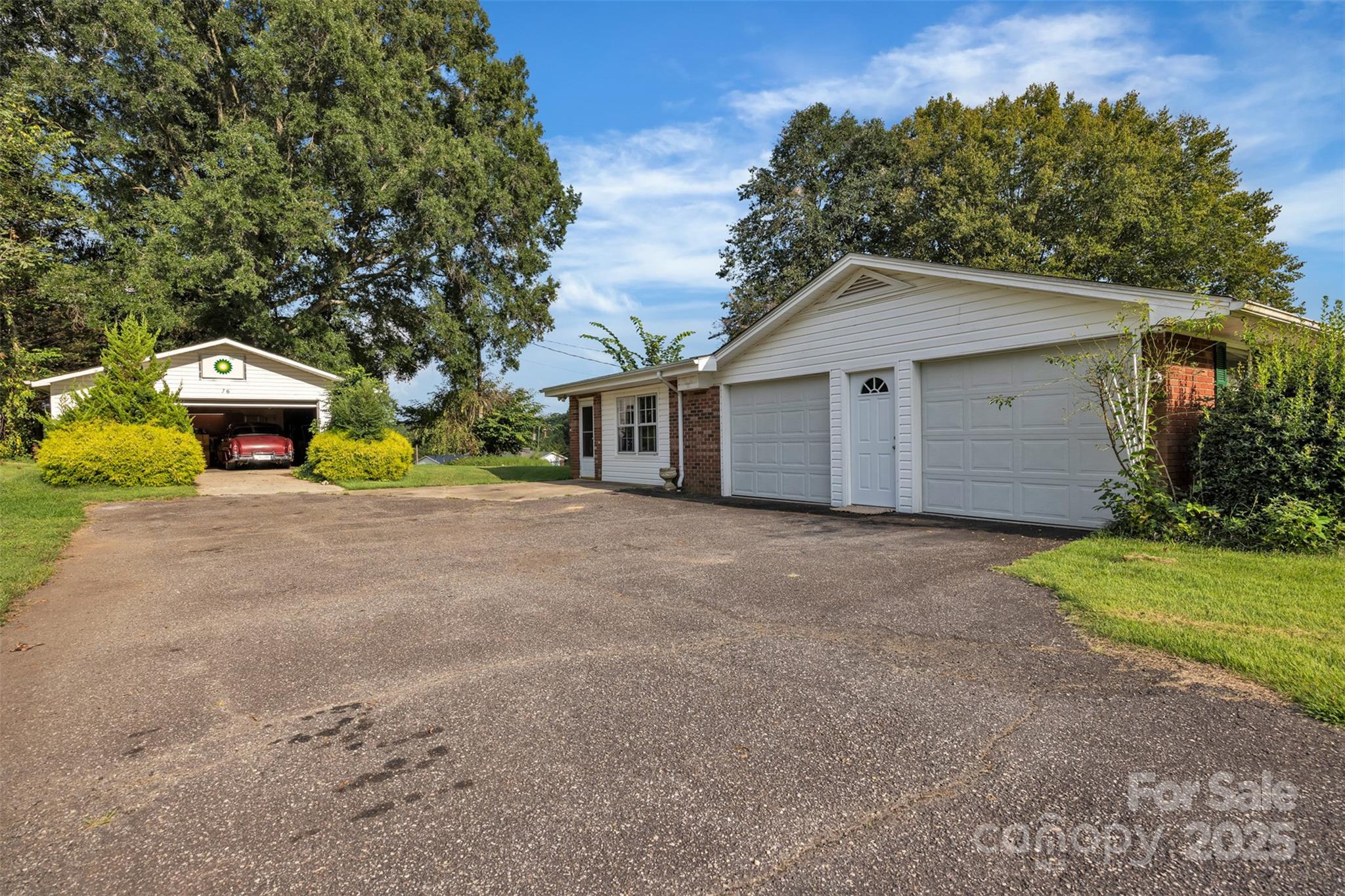 76 Eastview Court NW