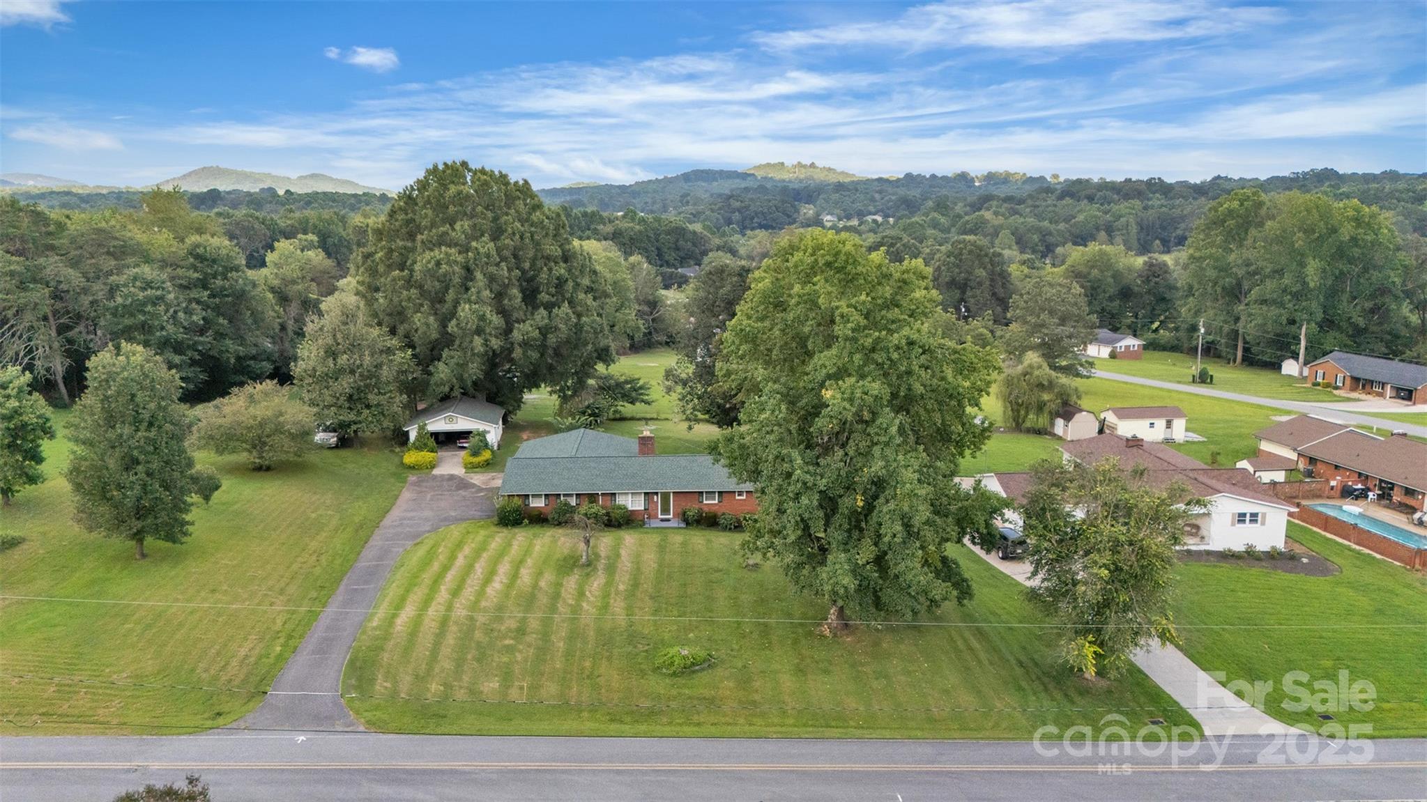 76 Eastview Court NW