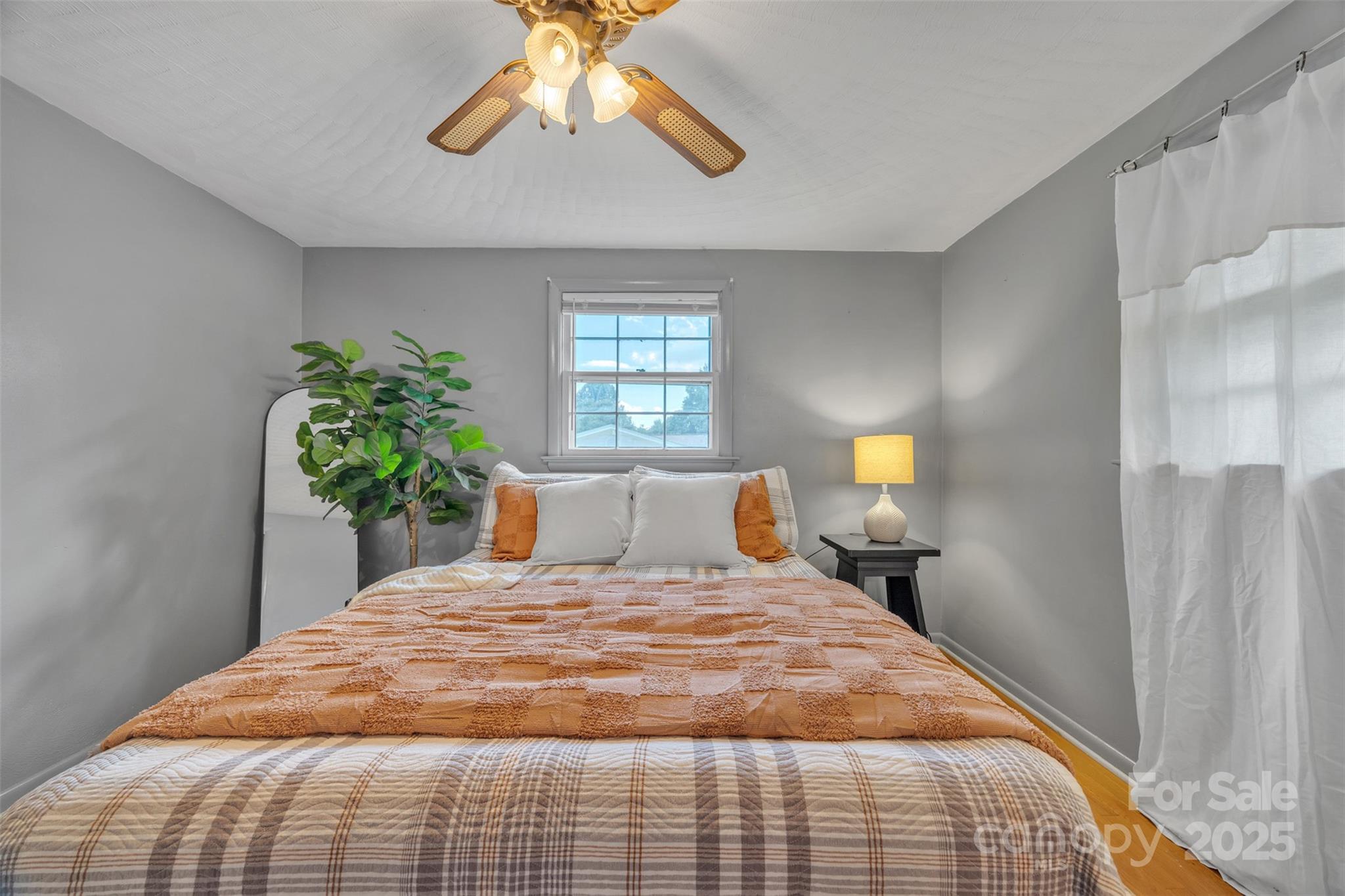 76 Eastview Court NW